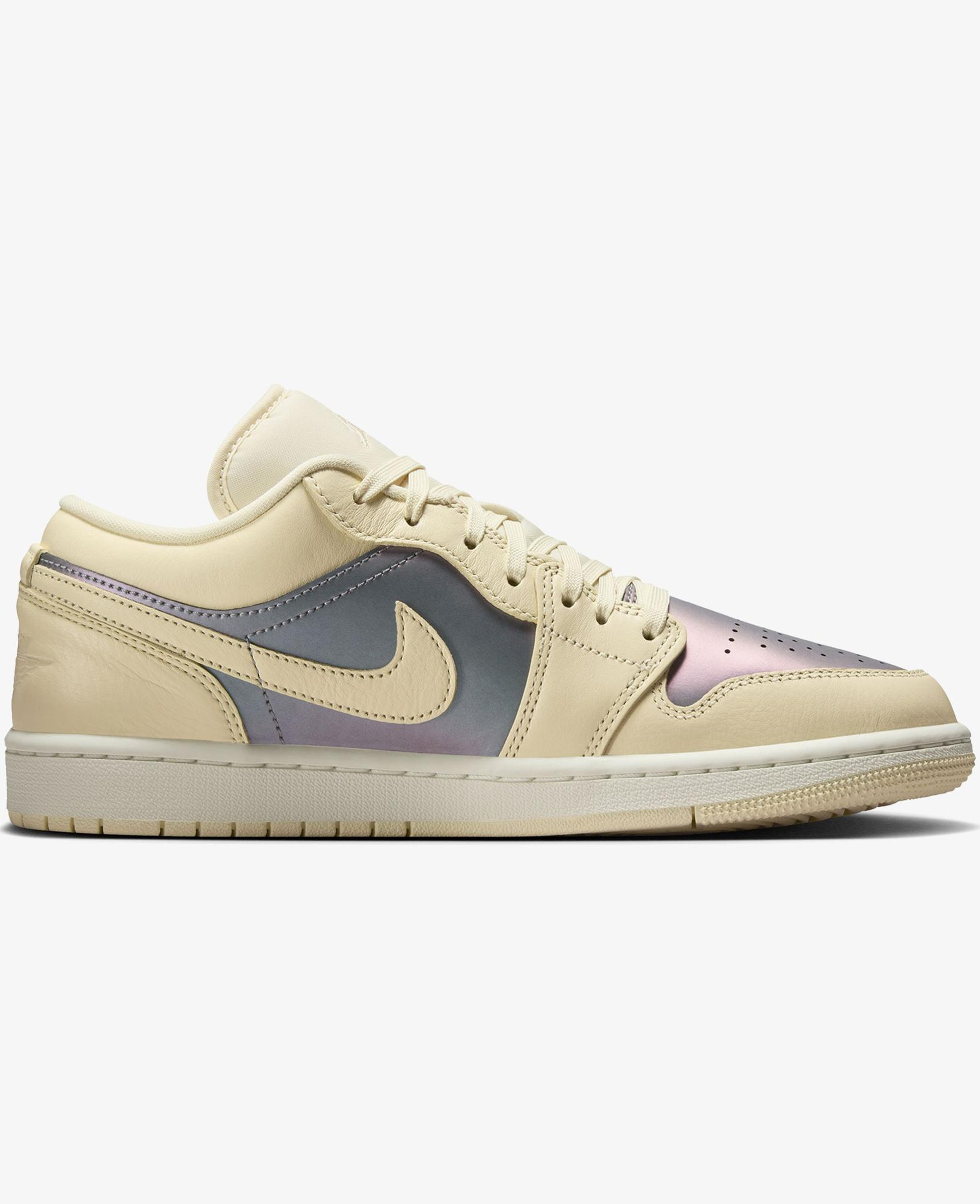 Jordan Air 1 Low SE Kadın Bej Spor Ayakkabı