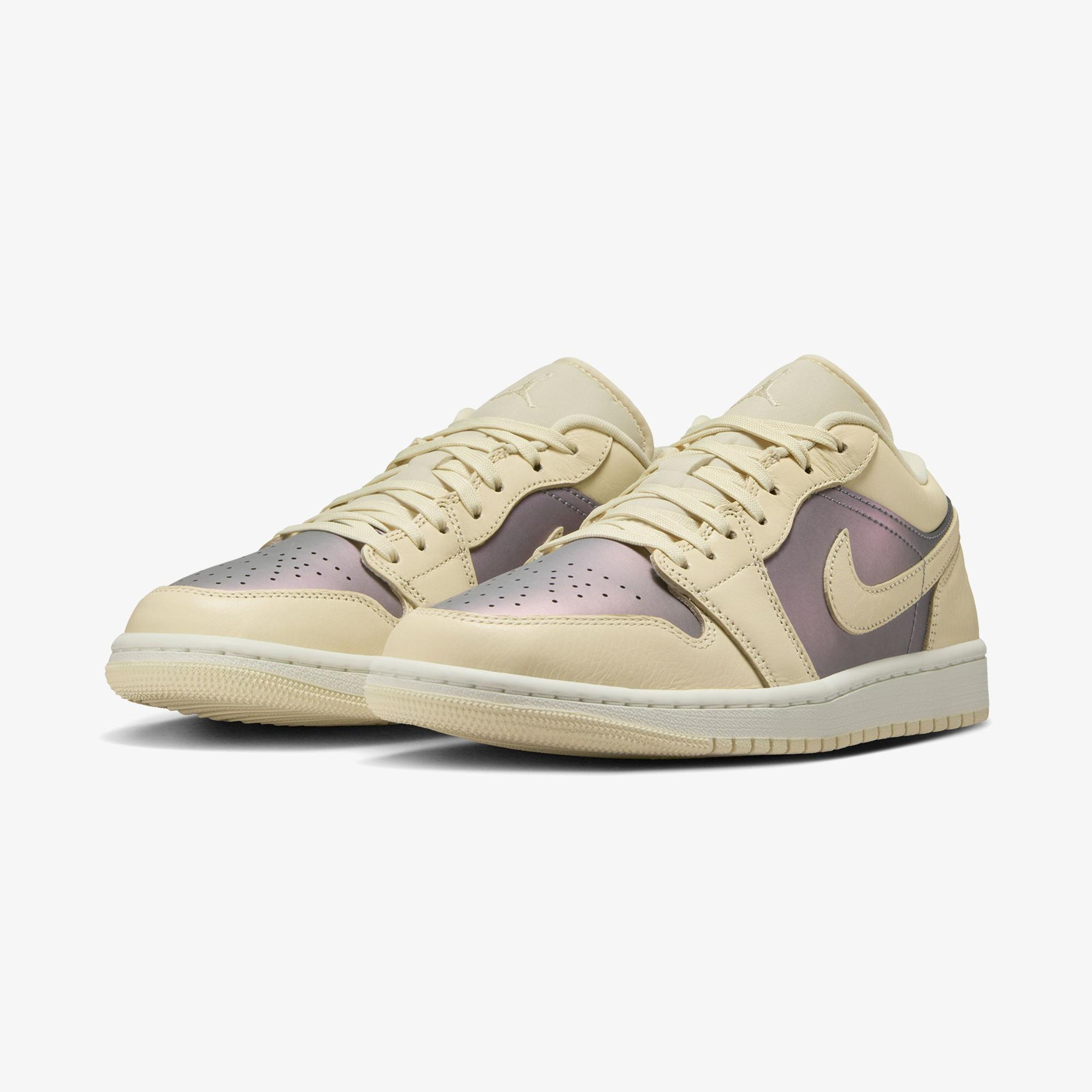 Jordan Air 1 Low SE Kadın Bej Spor Ayakkabı