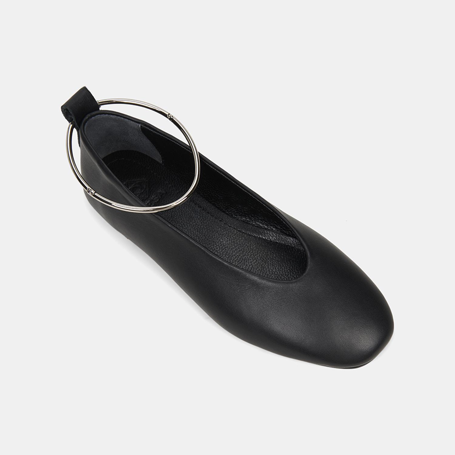 Kadın Siyah Çıkarılabilir Metal Halka Aksesuarlı Deri Babet