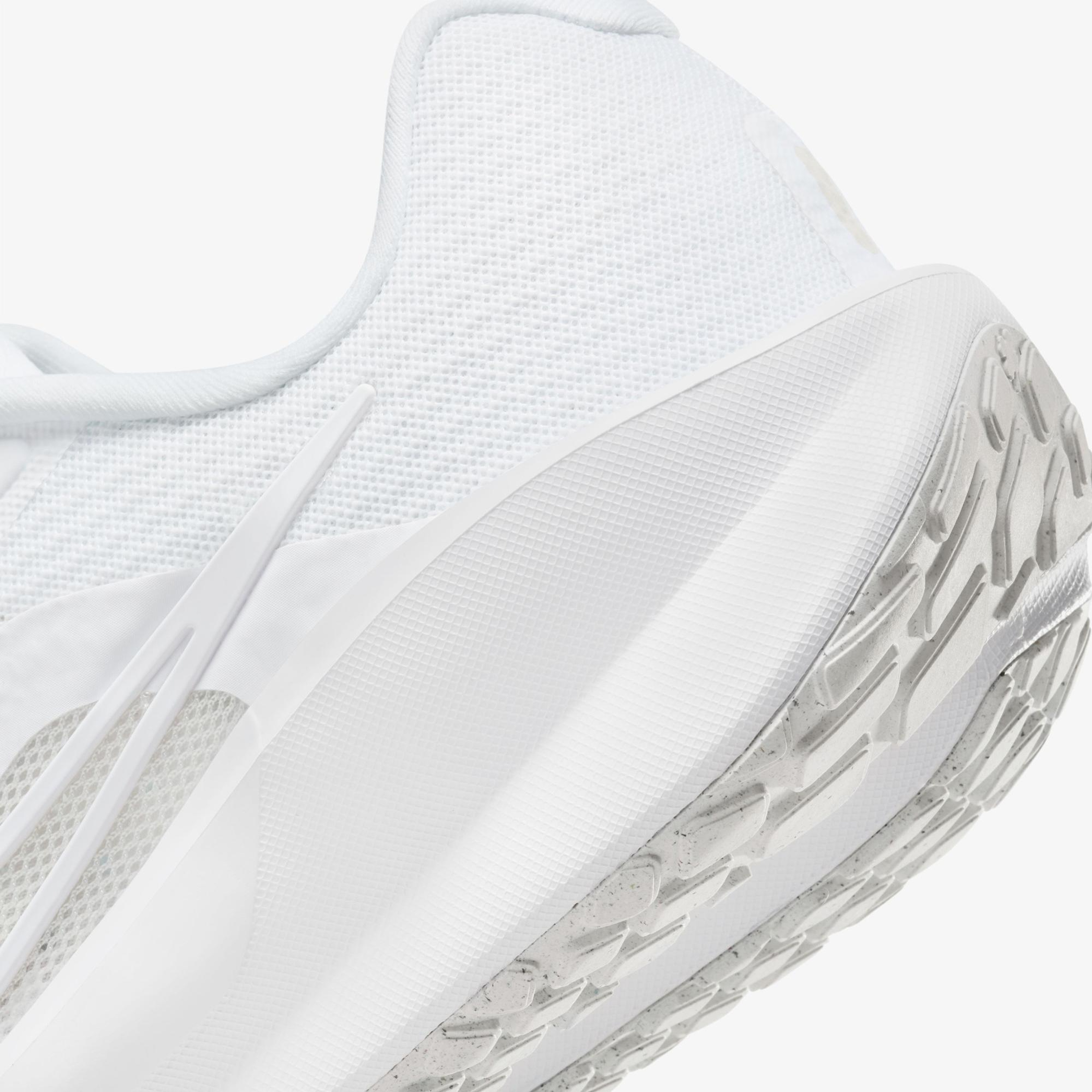 Nike Downshifter 13 Erkek Beyaz Koşu Ayakkabısı