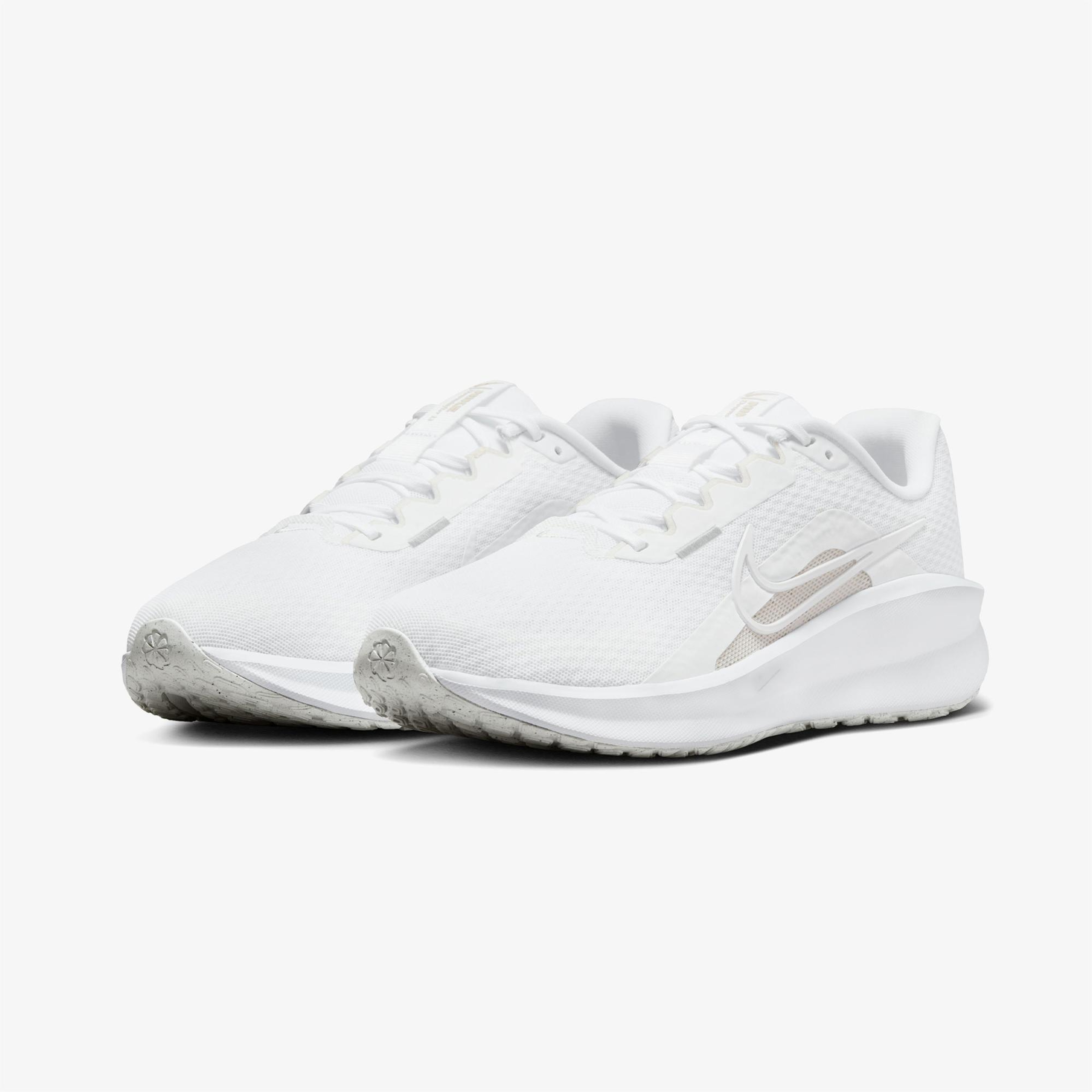 Nike Downshifter 13 Erkek Beyaz Koşu Ayakkabısı