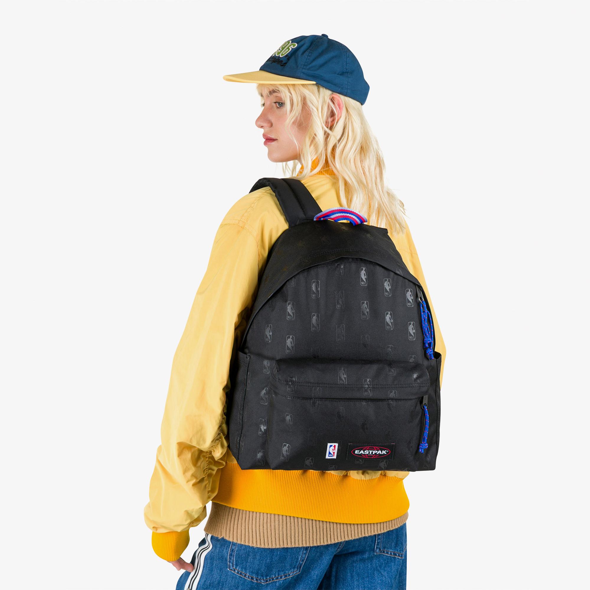 Eastpak Day Pak'R NBA Logosu Unisex Siyah Sırt Çantası