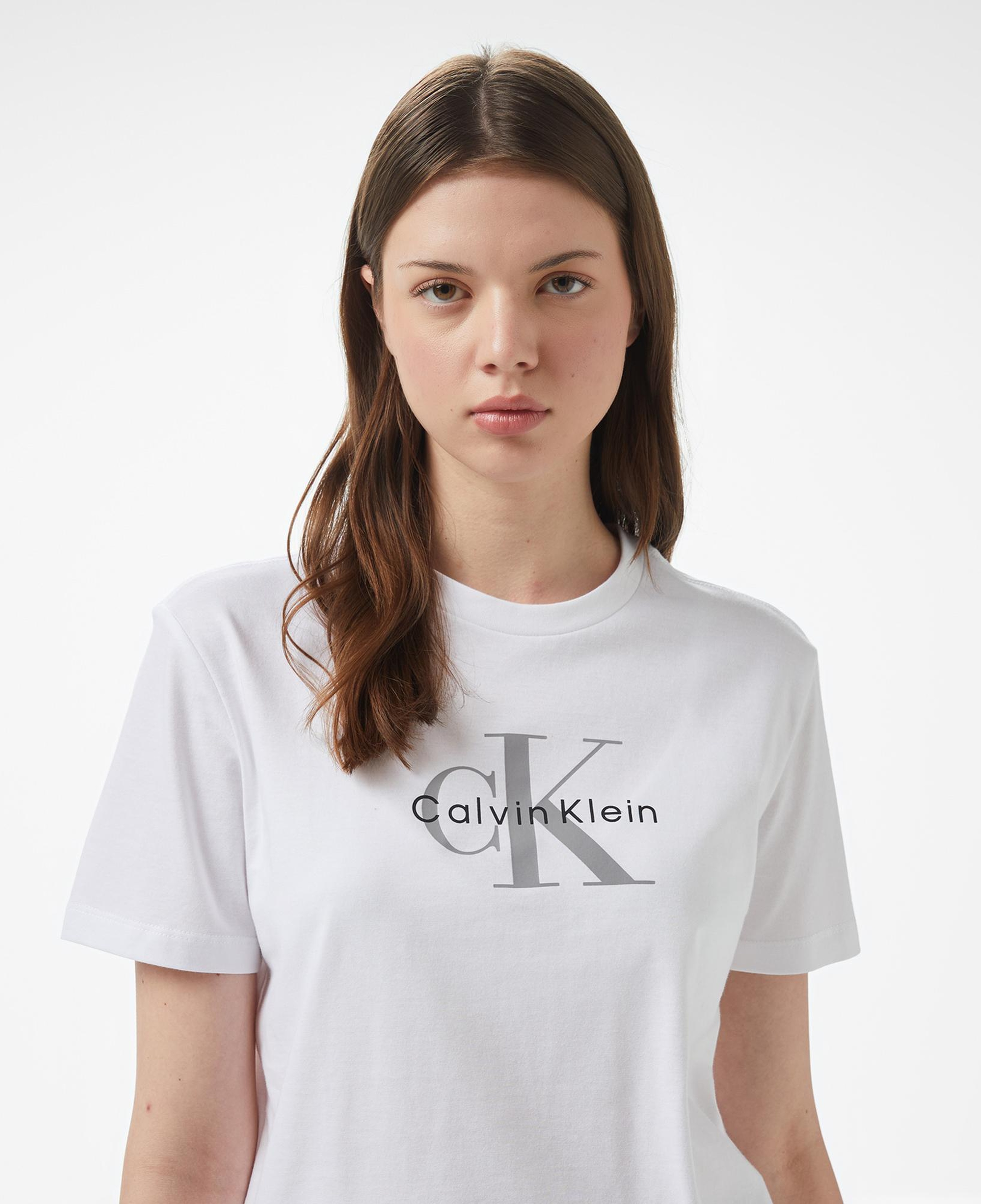 Calvin Klein Hero Classic Monologo Kadın Beyaz T-Shirt
