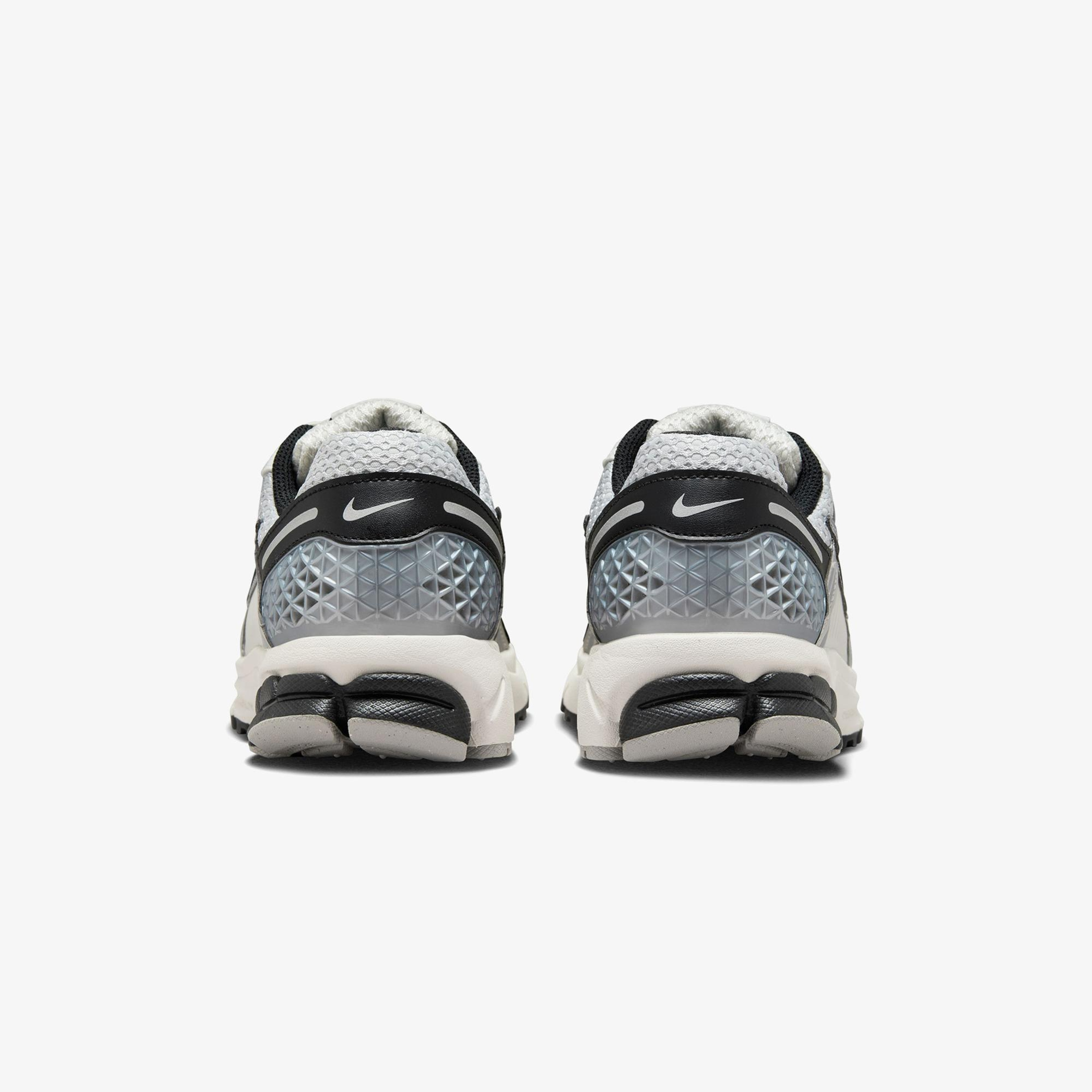 Nike Zoom Vomero 5 Kadın Gri Spor Ayakkabı