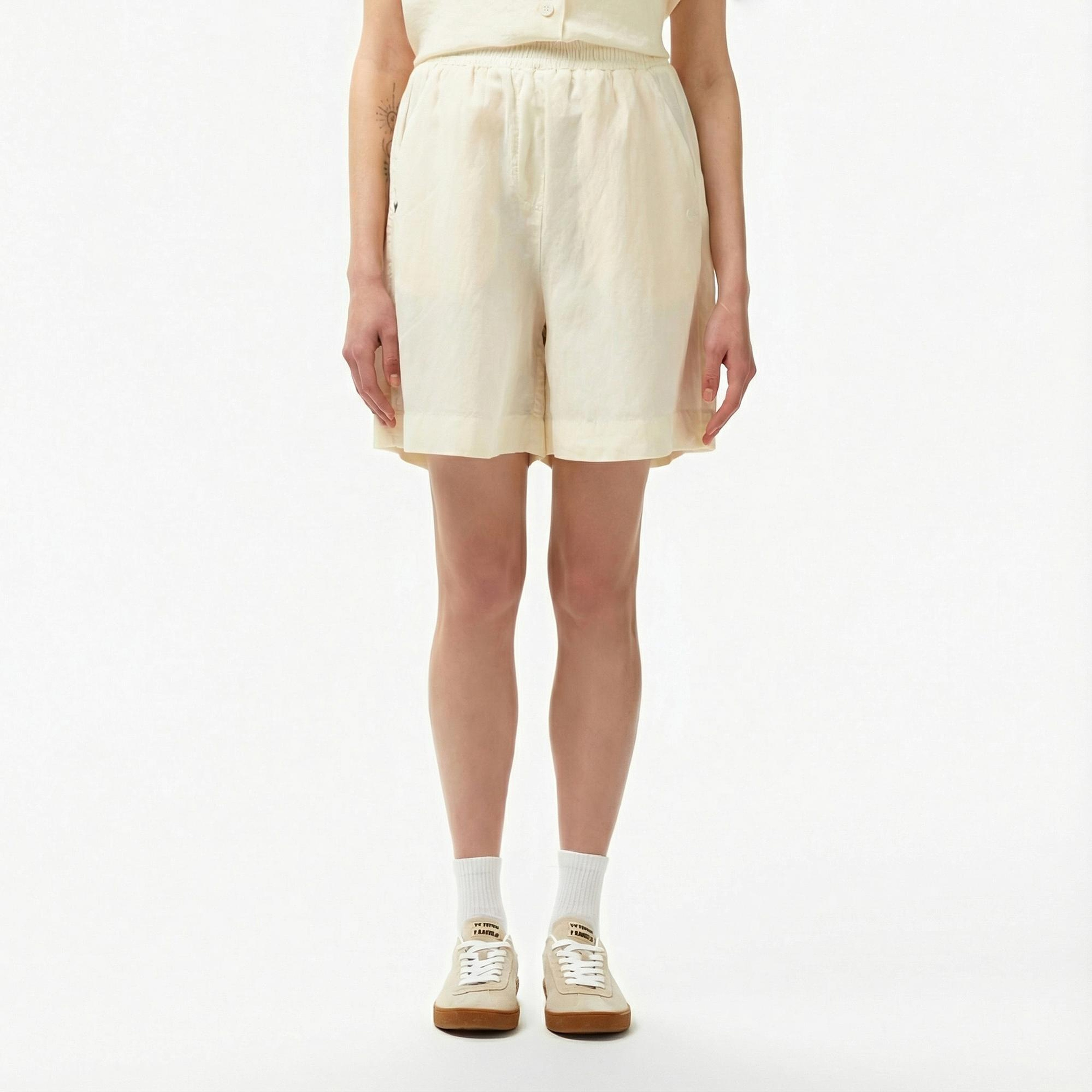 Lacoste Kadın Regular Fit Beyaz Bermuda Şort