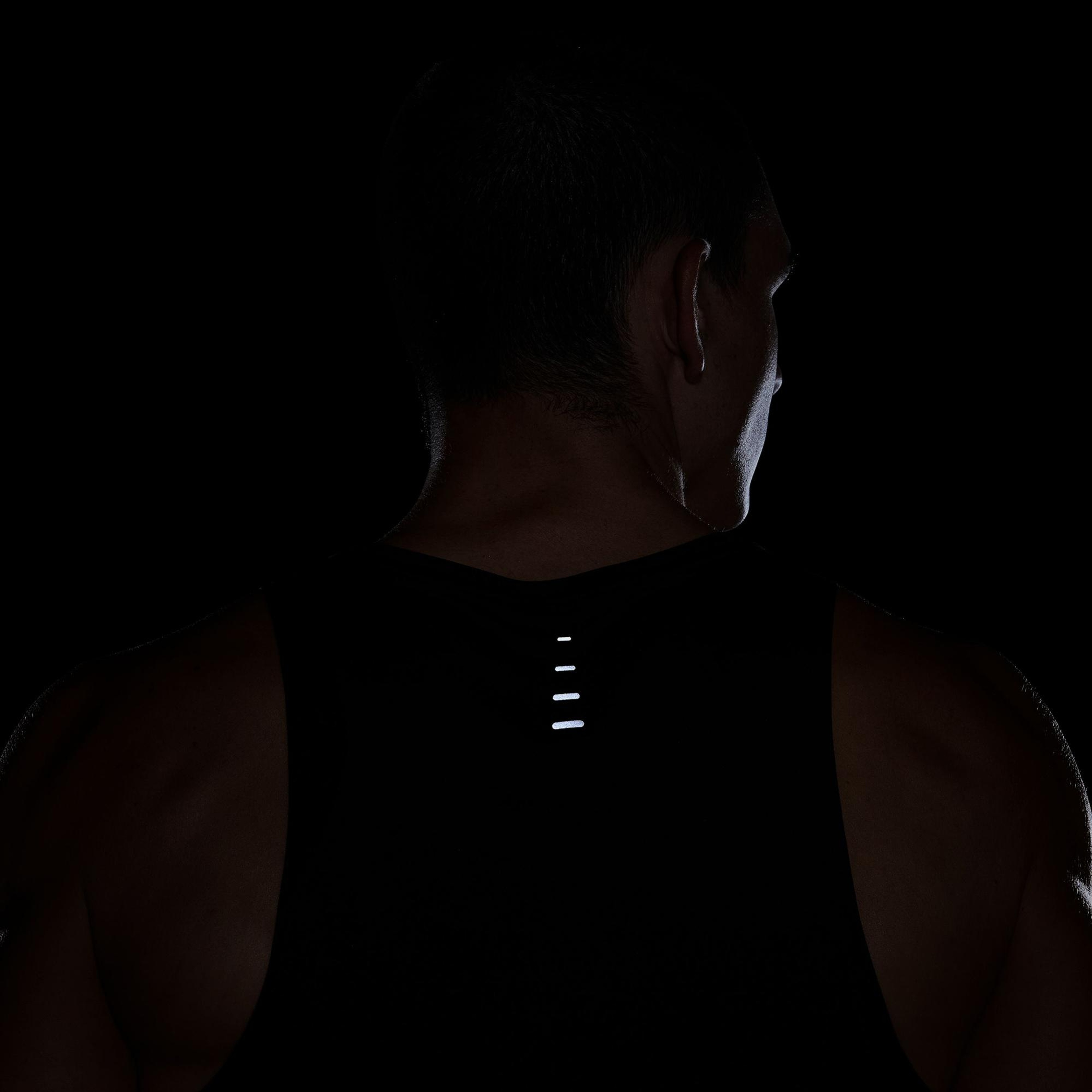 Nike Dri-Fit Stride Erkek Siyah Kolsuz T-Shirt