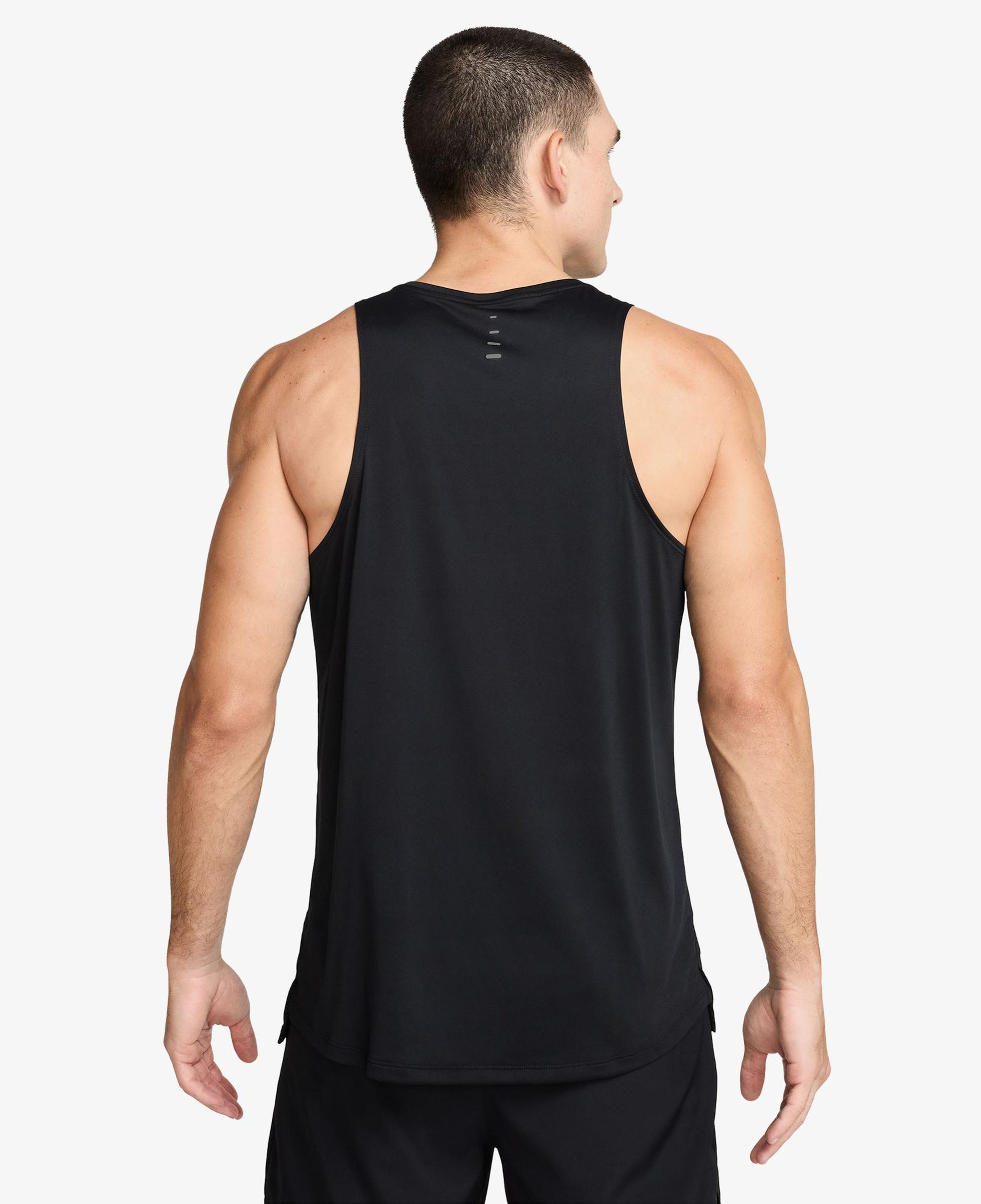 Nike Dri-Fit Stride Erkek Siyah Kolsuz T-Shirt