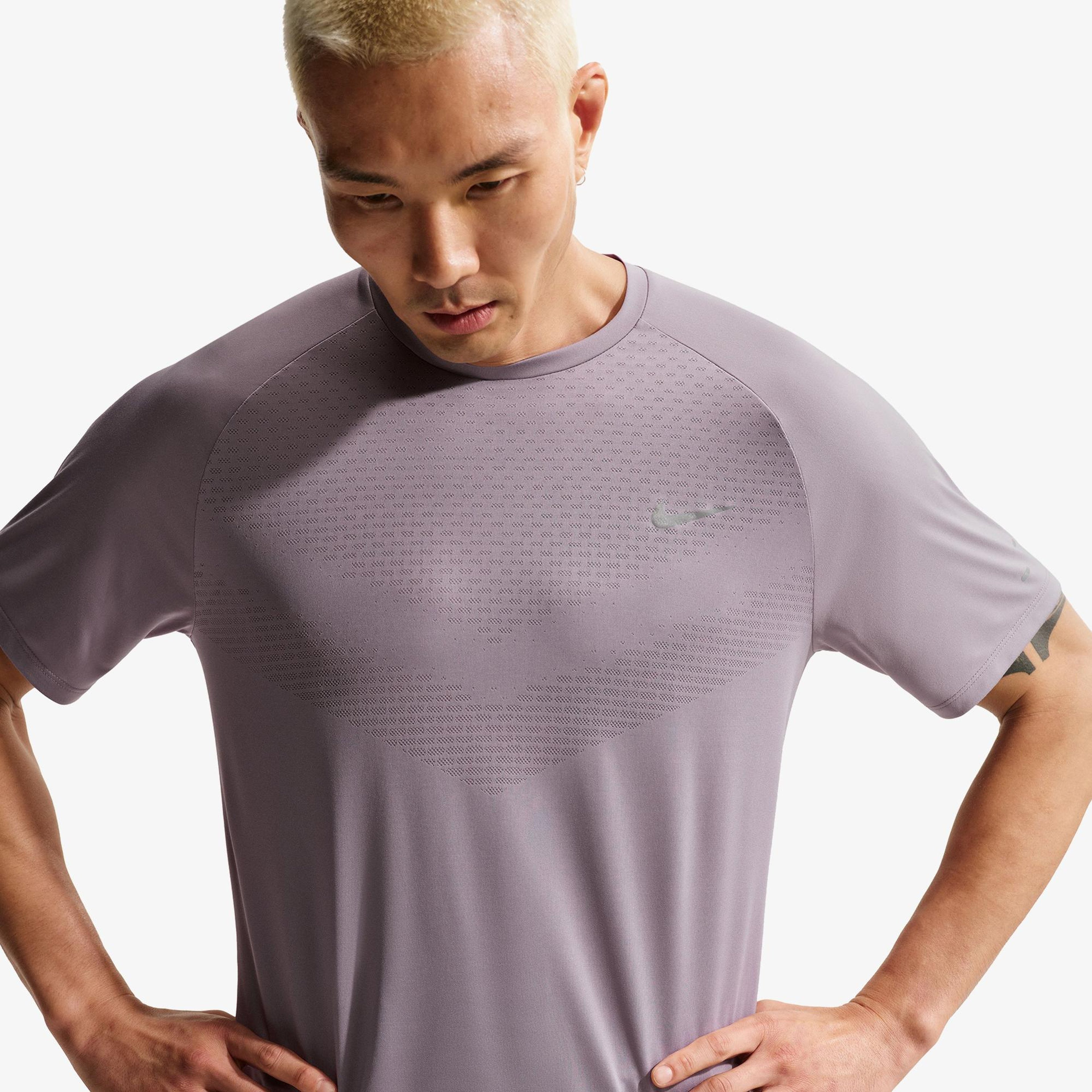Nike Dri-Fit Stride Erkek Pembe T-Shirt
