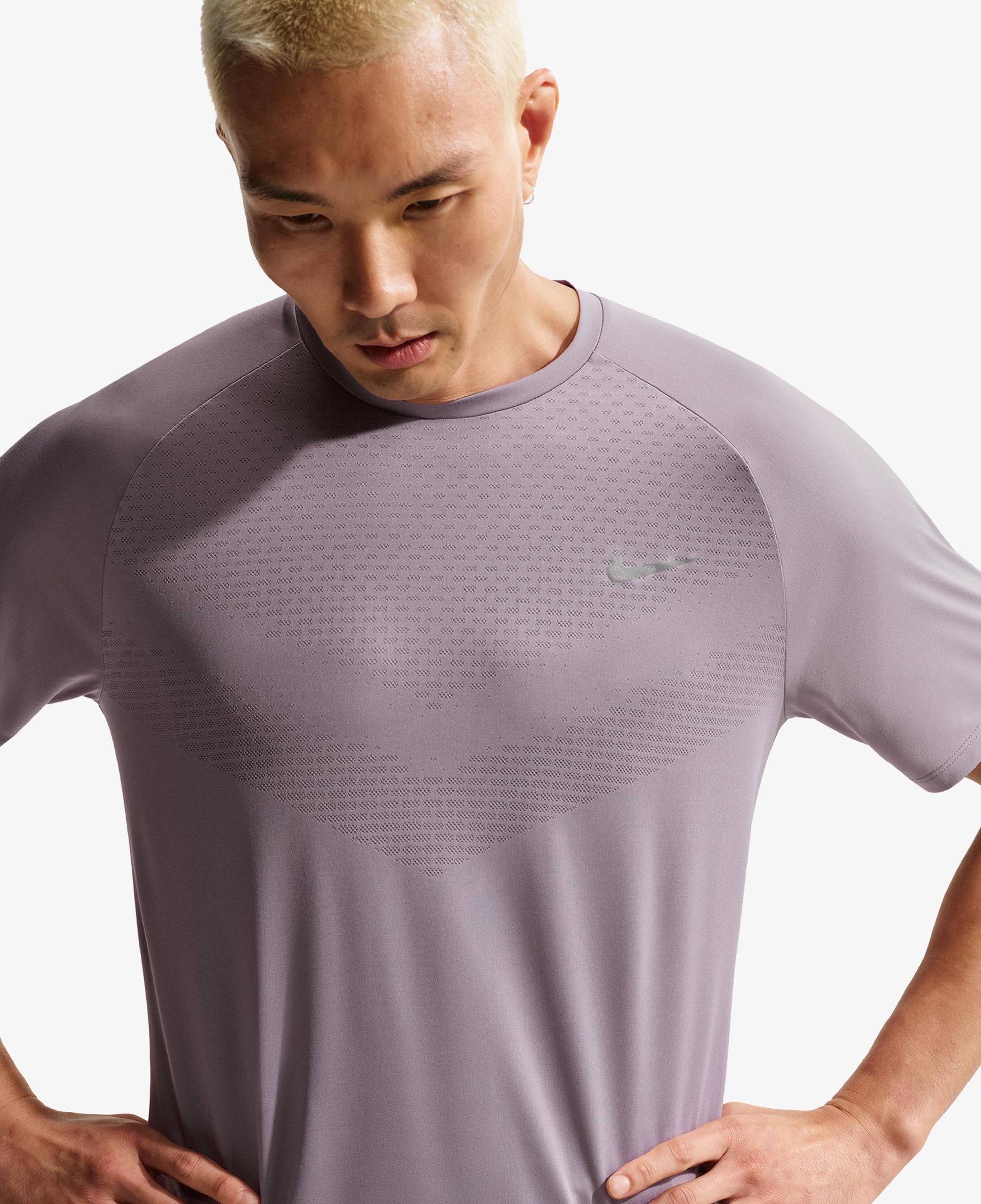 Nike Dri-Fit Stride Erkek Pembe T-Shirt