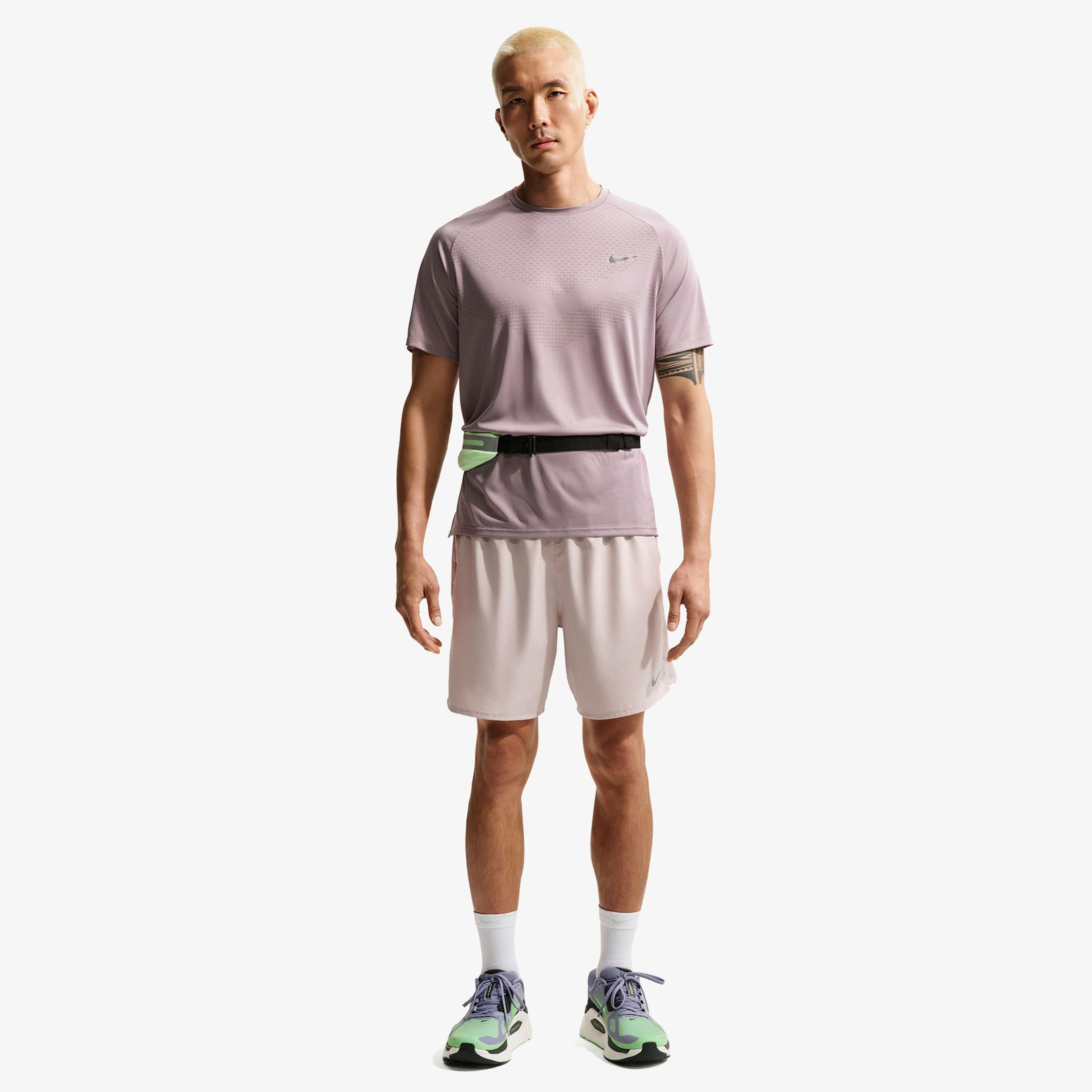 Nike Dri-Fit Stride Erkek Pembe T-Shirt