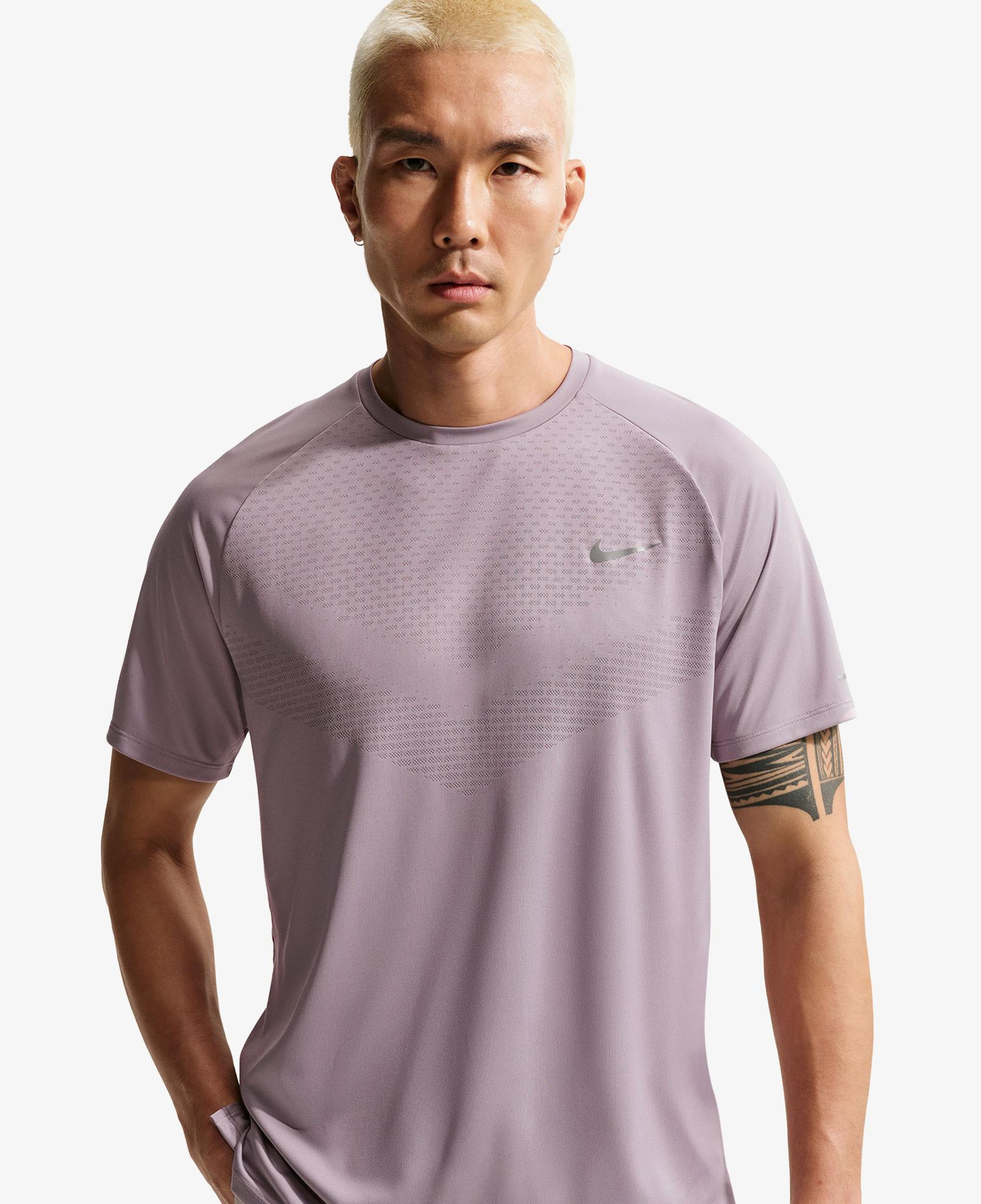 Nike Dri-Fit Stride Erkek Pembe T-Shirt