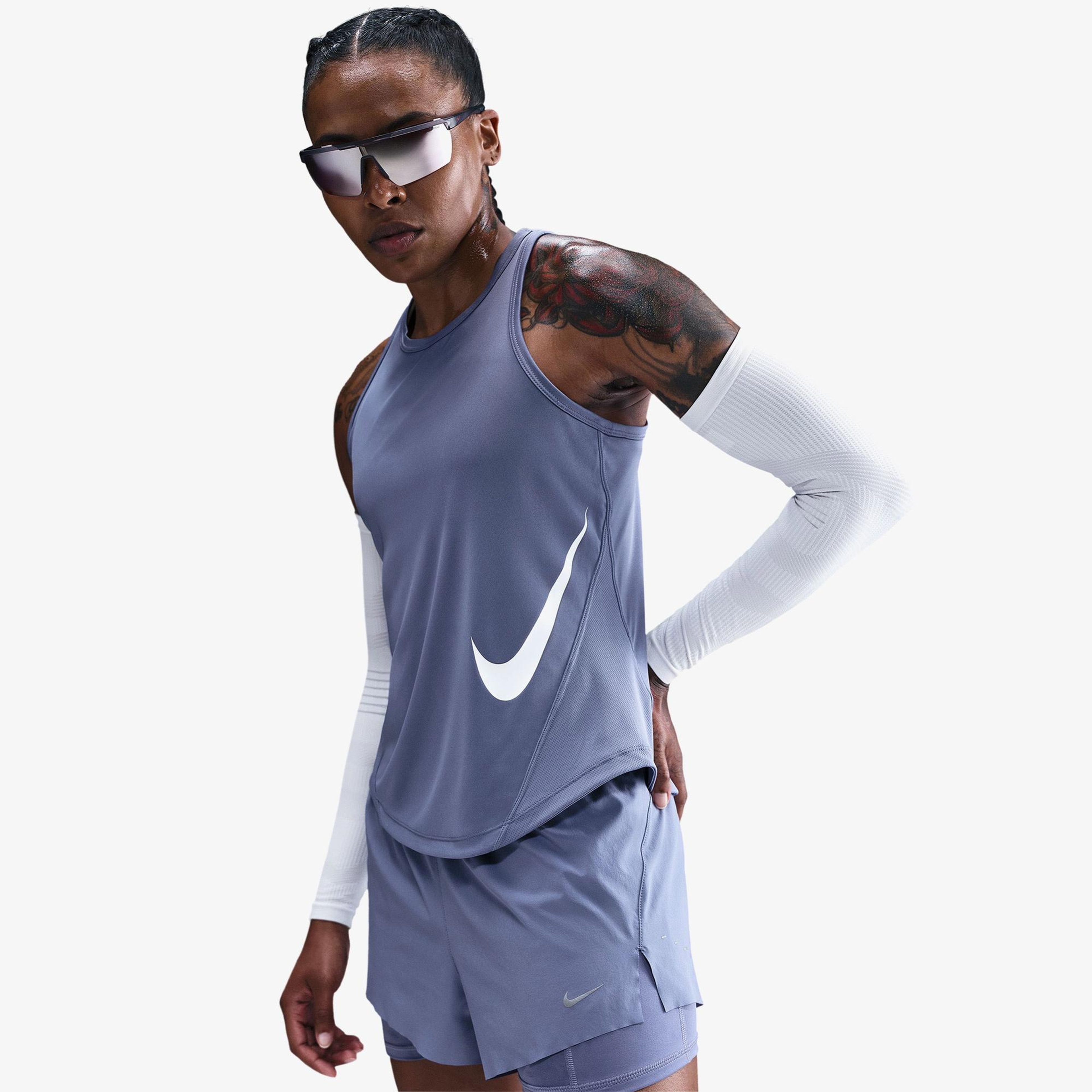 Nike Dri-Fit Tempo Swoosh Run Kadın Mavi Kolsuz T-Shirt