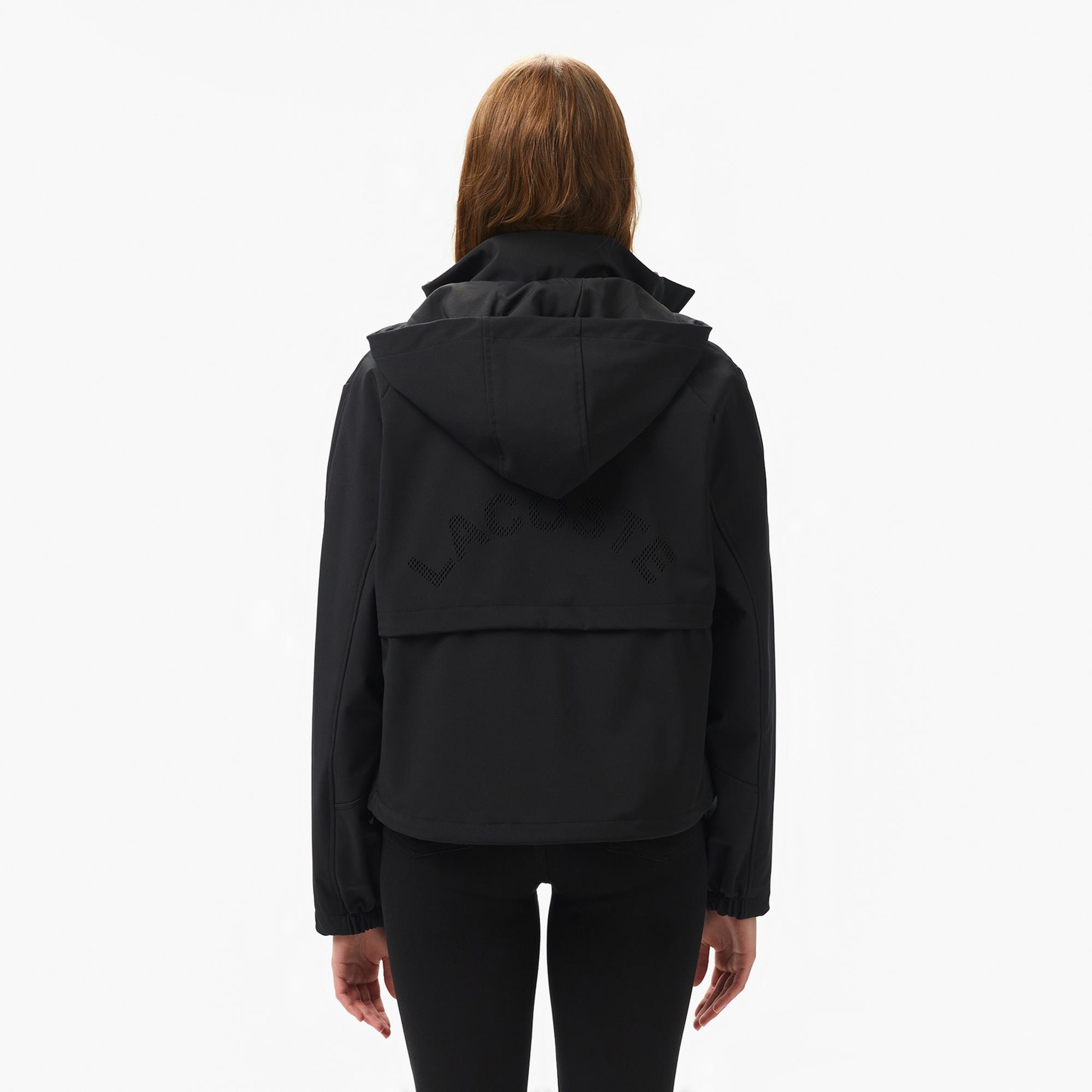 Lacoste Kadın Relaxed Fit Kapüşonlu Siyah Yağmurluk