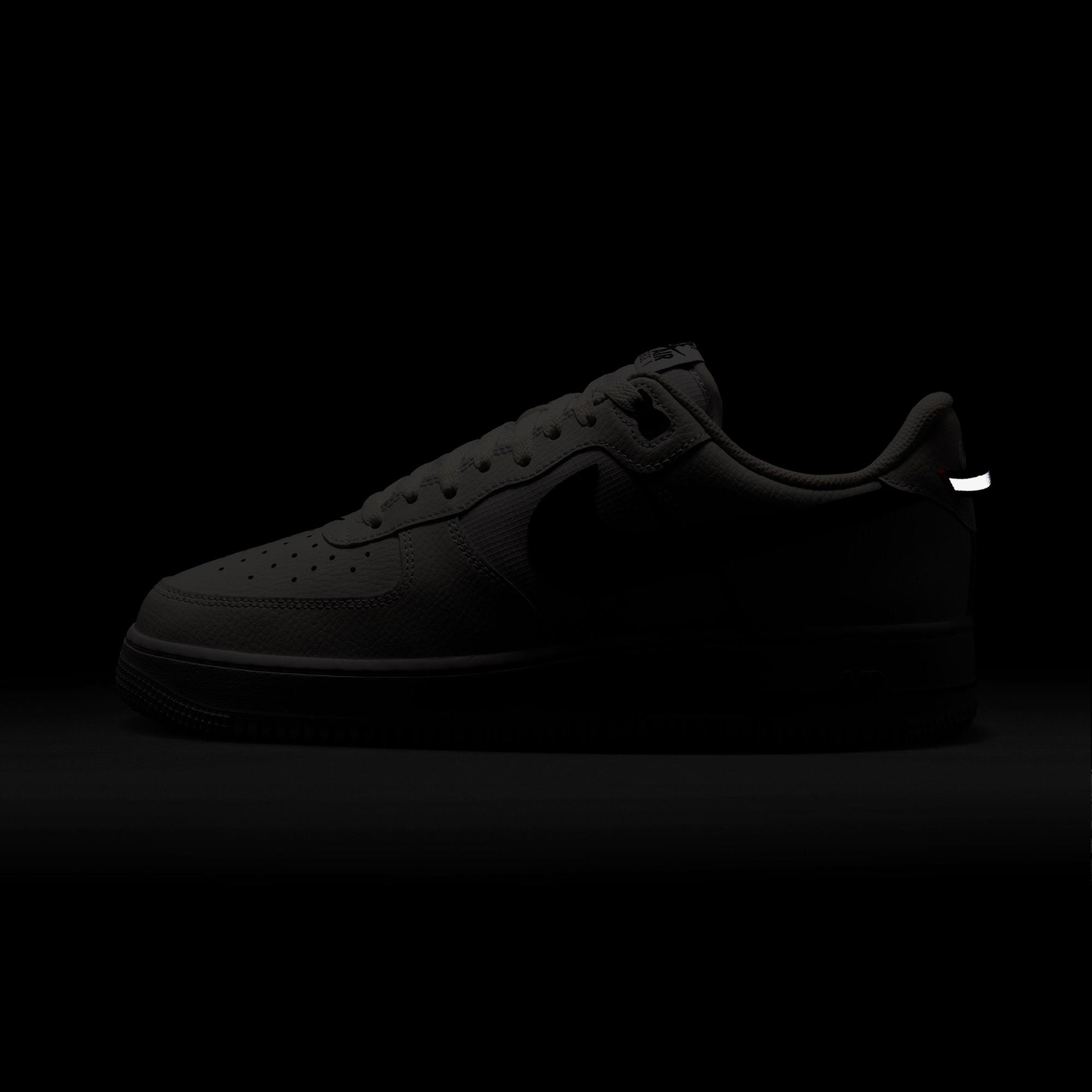 Nike Air Force 1 '07 LV8 Erkek Beyaz Spor Ayakkabı