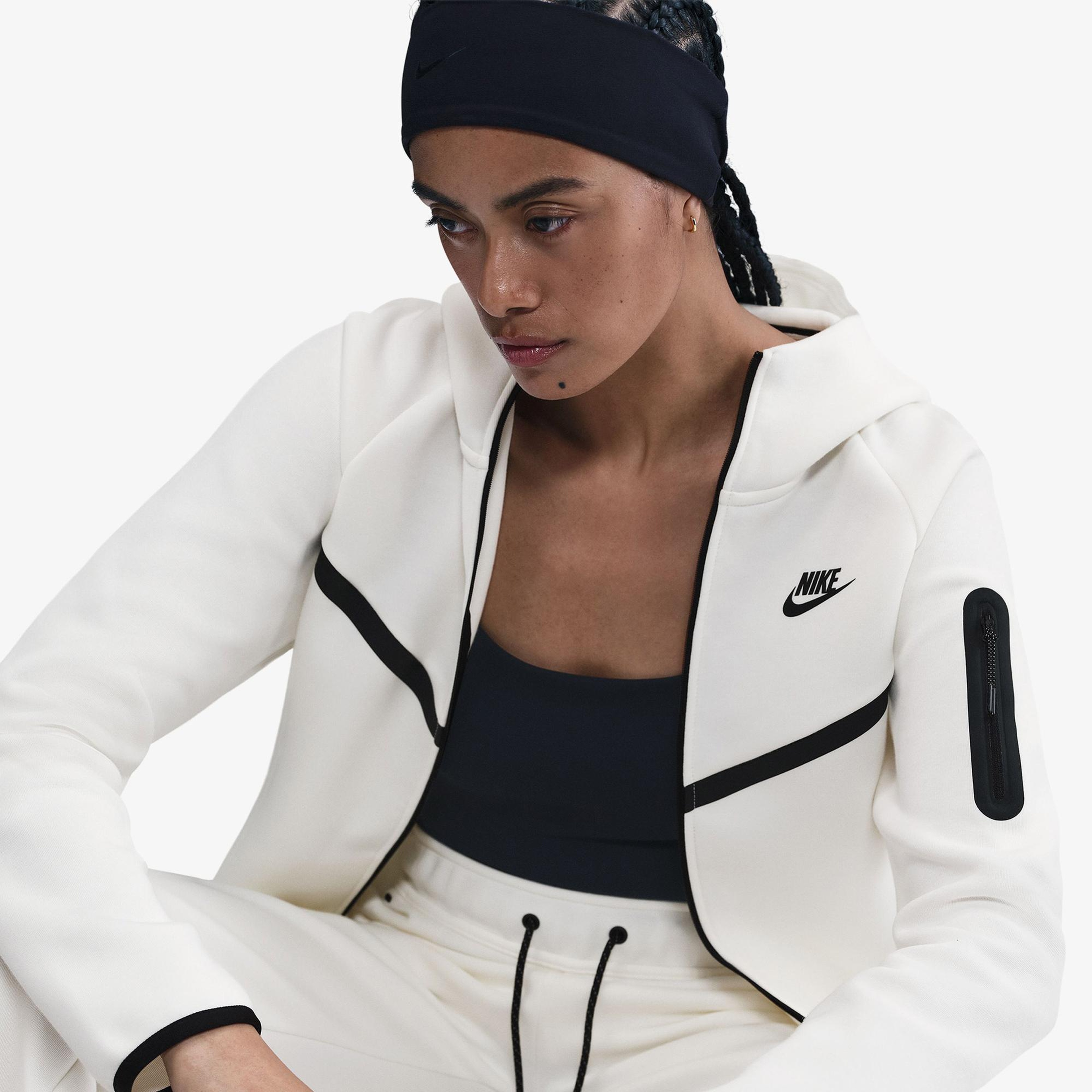 Nike Sportswear Tech Fleece Windrunner Kadın Beyaz Eşofman Üstü