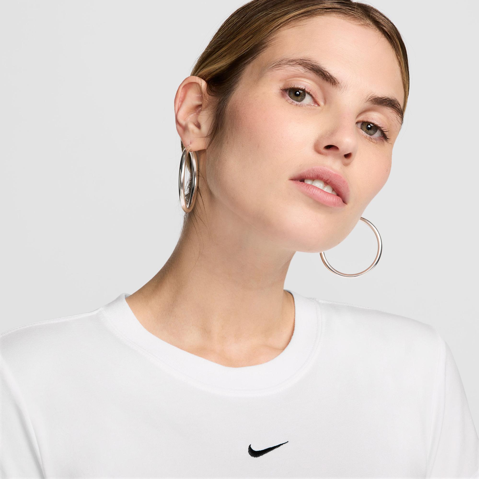 Nike Sportswear Chill Knit Kadın Beyaz T-Shirt