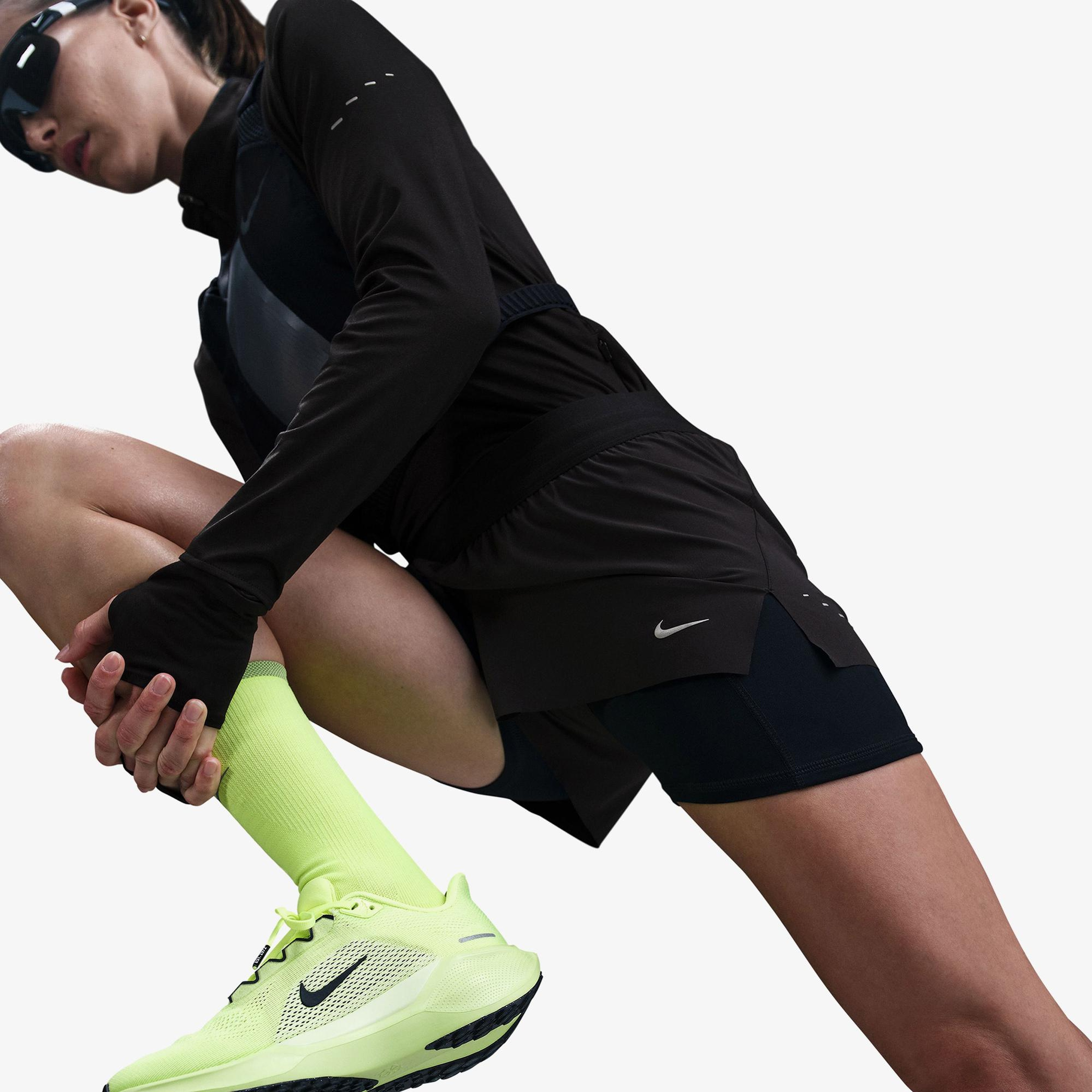 Nike Swift Dri-Fit Kadın Siyah Şort