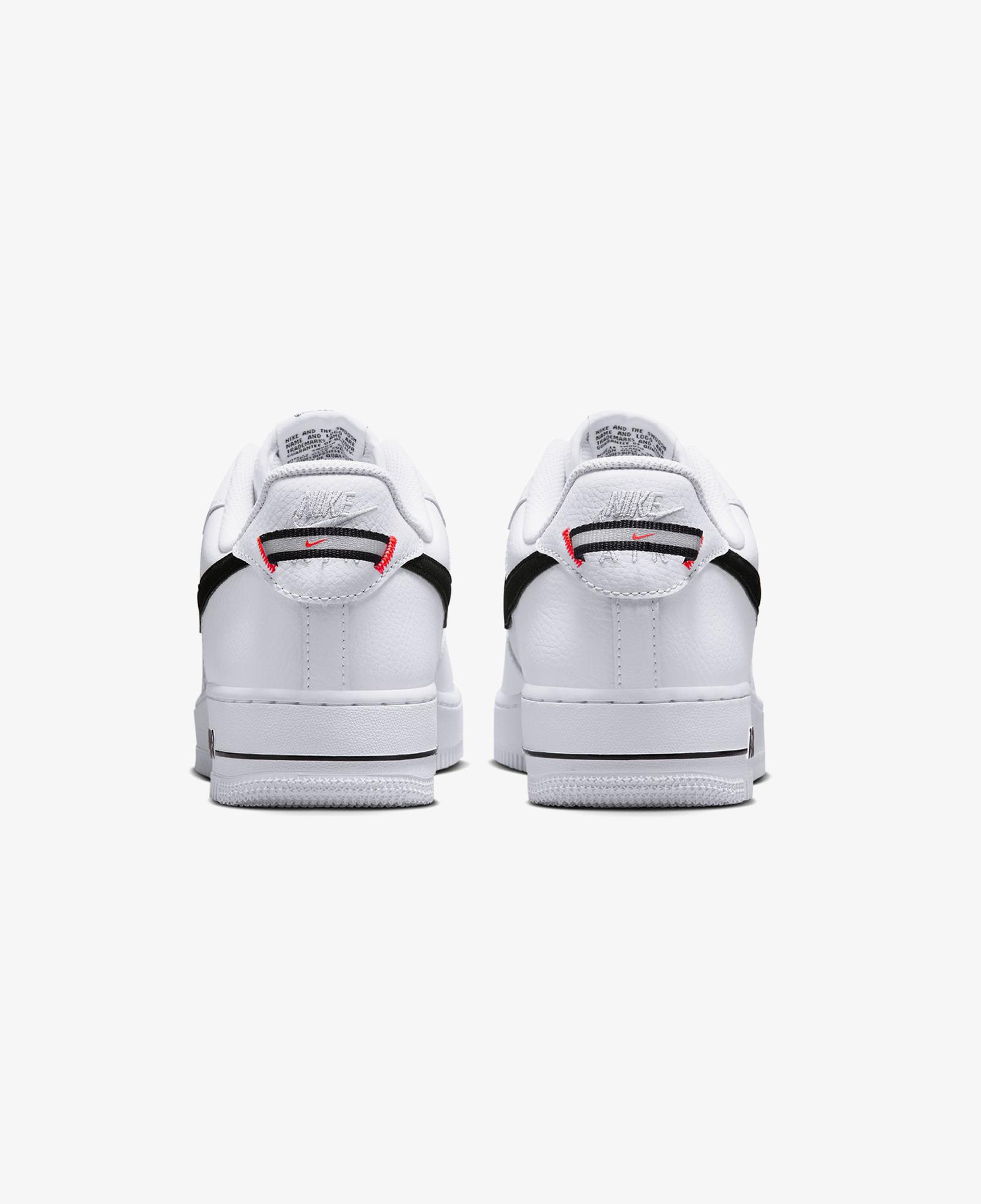 Nike Air Force 1 '07 LV8 Erkek Beyaz Spor Ayakkabı