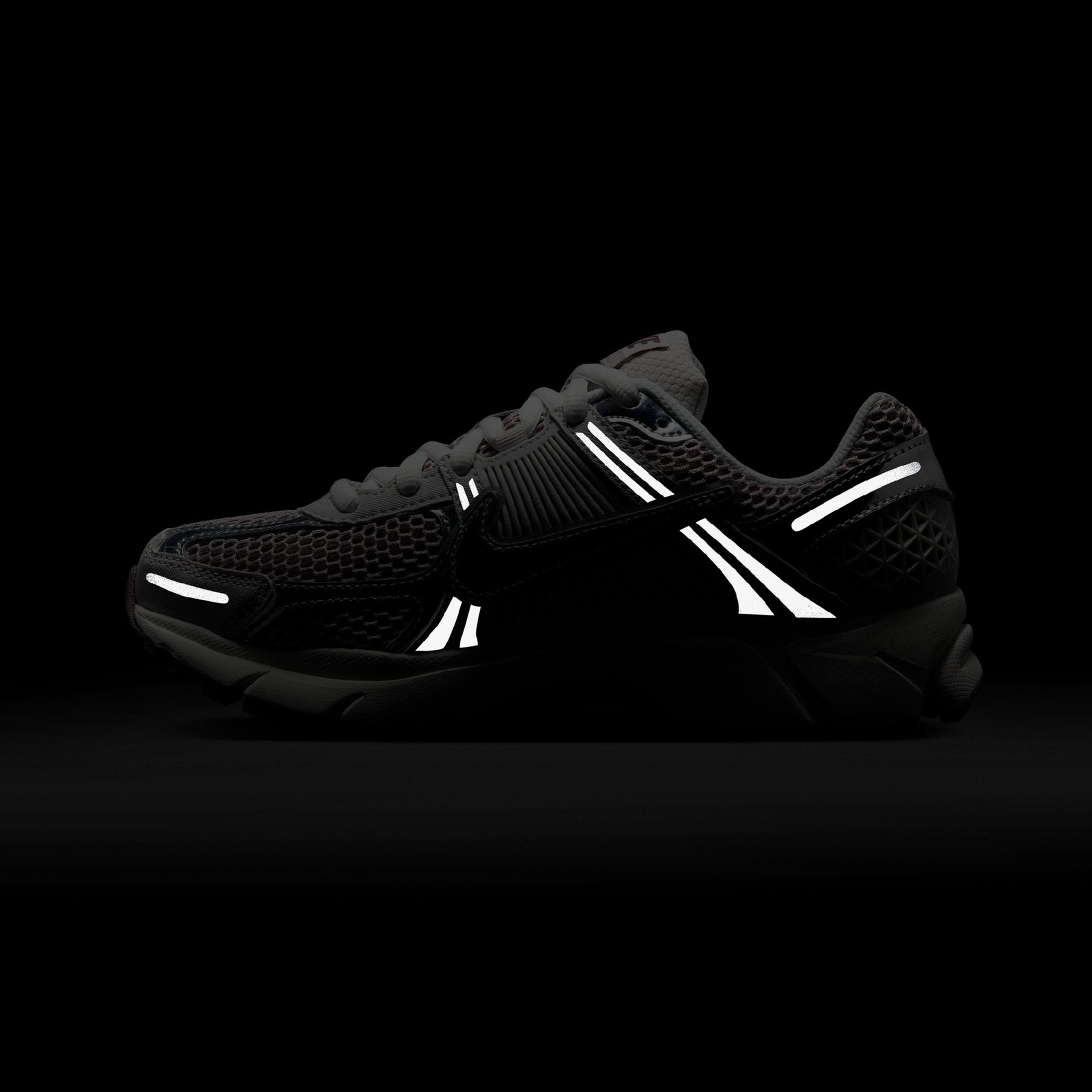 Nike Zoom Vomero 5 Kadın Gri Spor Ayakkabı