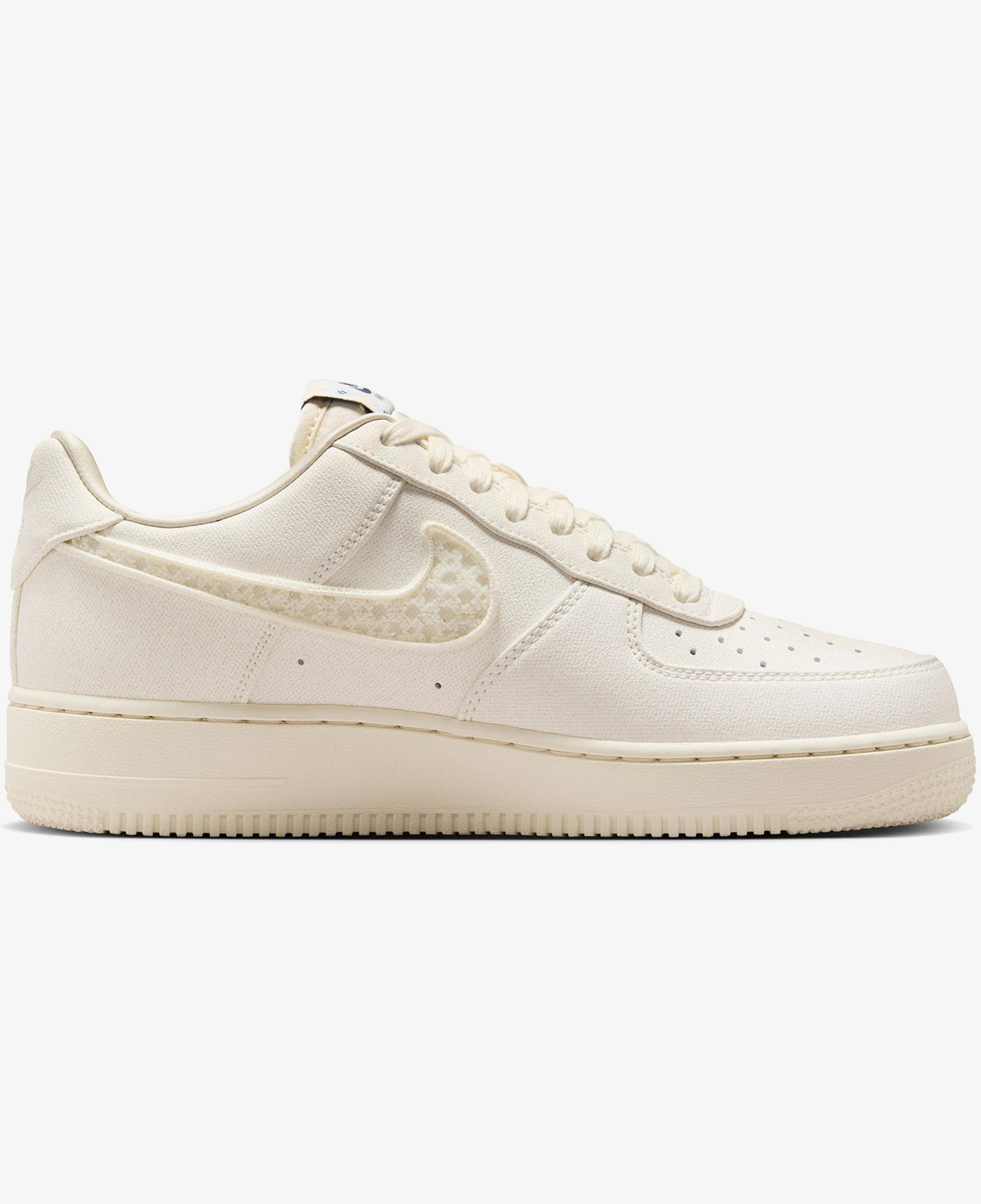 Nike Air Force 1 '07 LX Kadın Krem Rengi Spor Ayakkabı