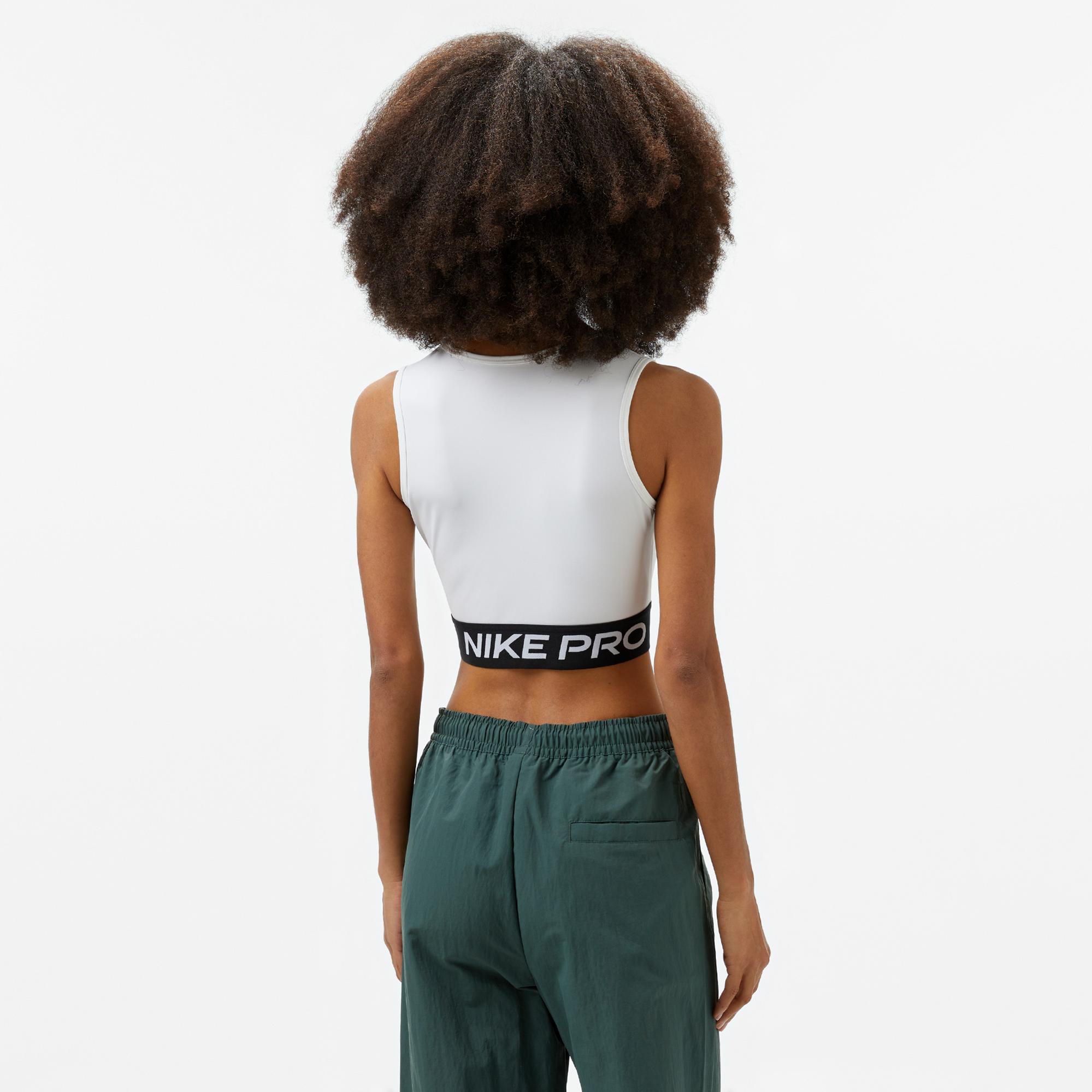 Nike Pro Dri-Fit Kadın Beyaz Crop T-Shirt