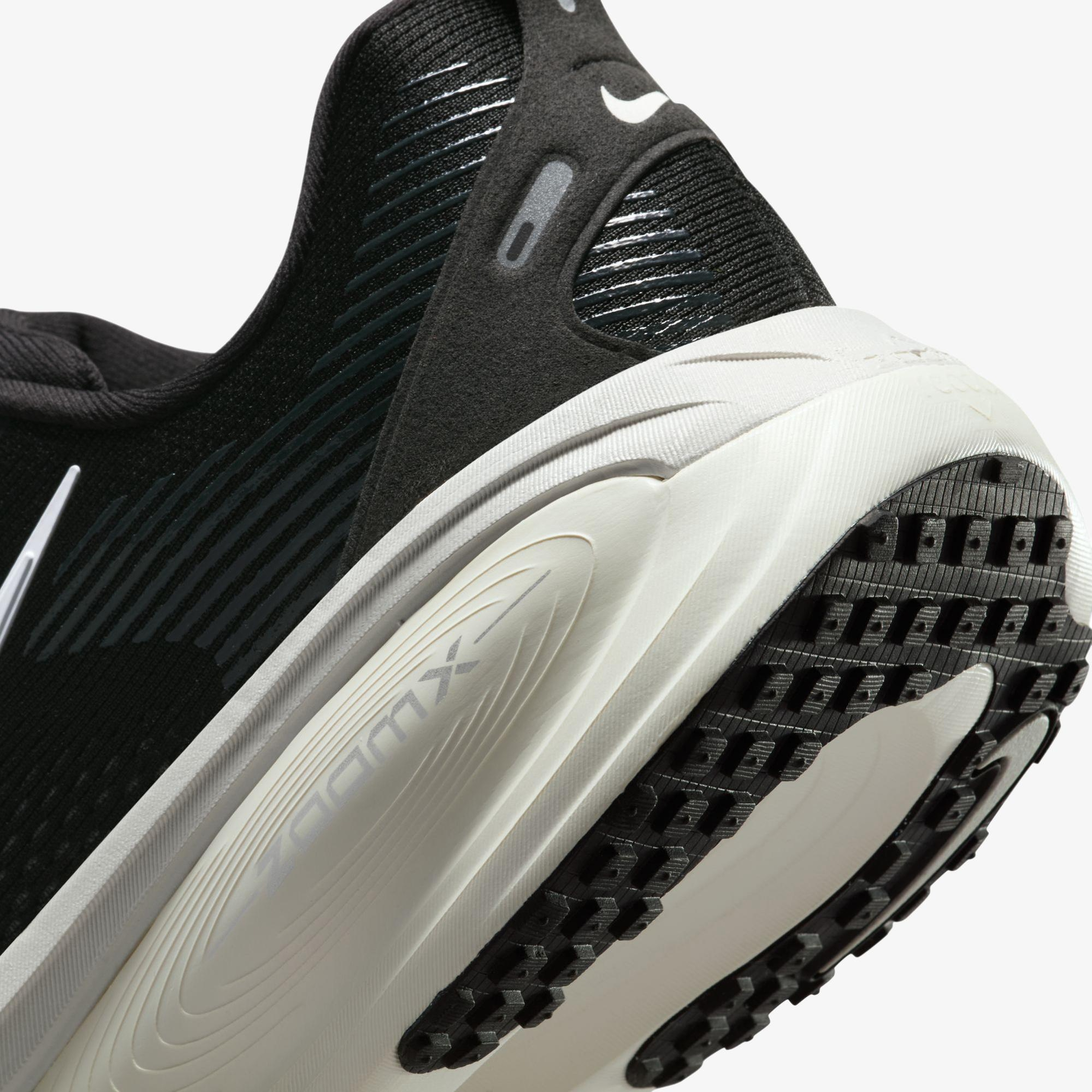 Nike Vomero 18 Erkek Siyah Koşu Ayakkabısı