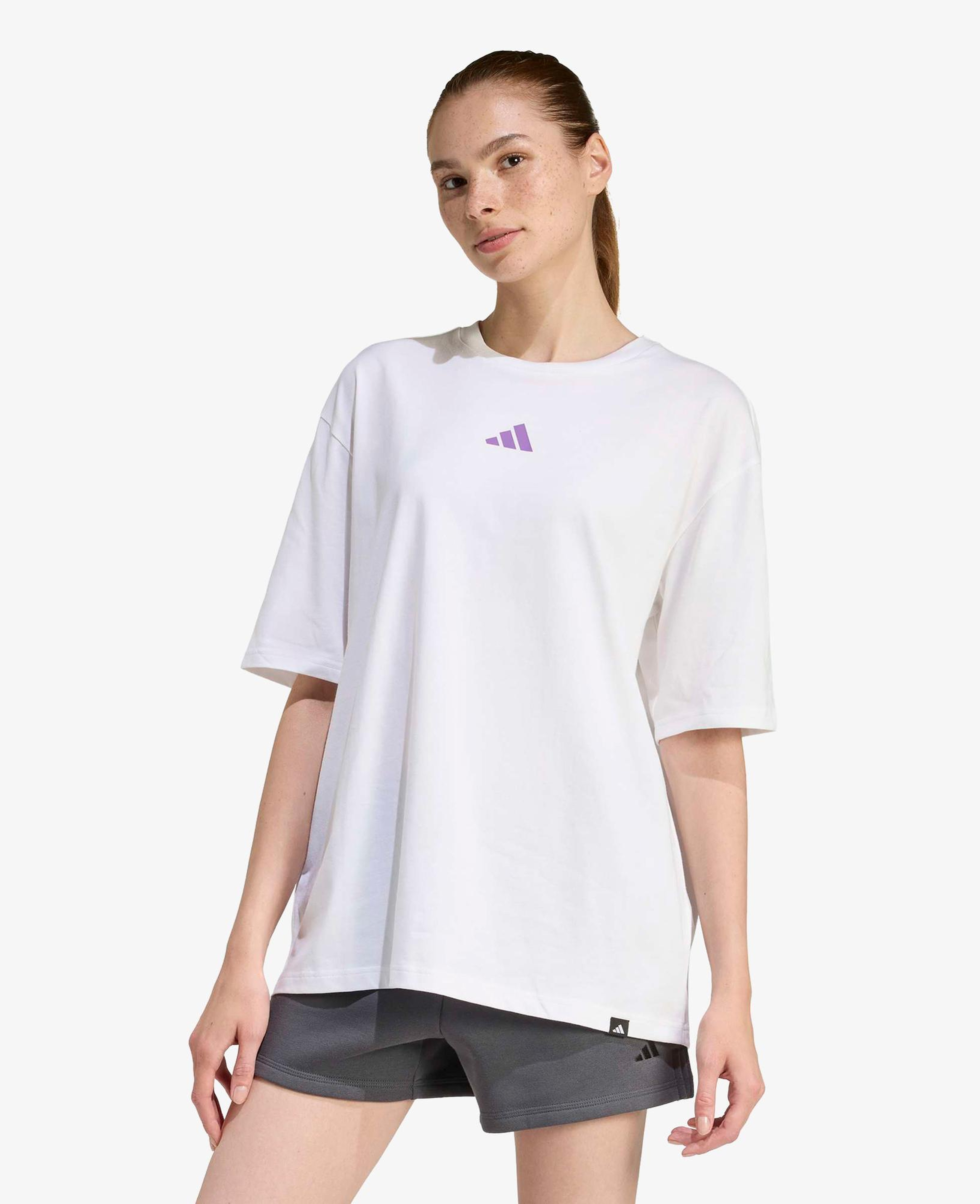 adidas Soft Sports Graphic Kadın Beyaz T-Shirt