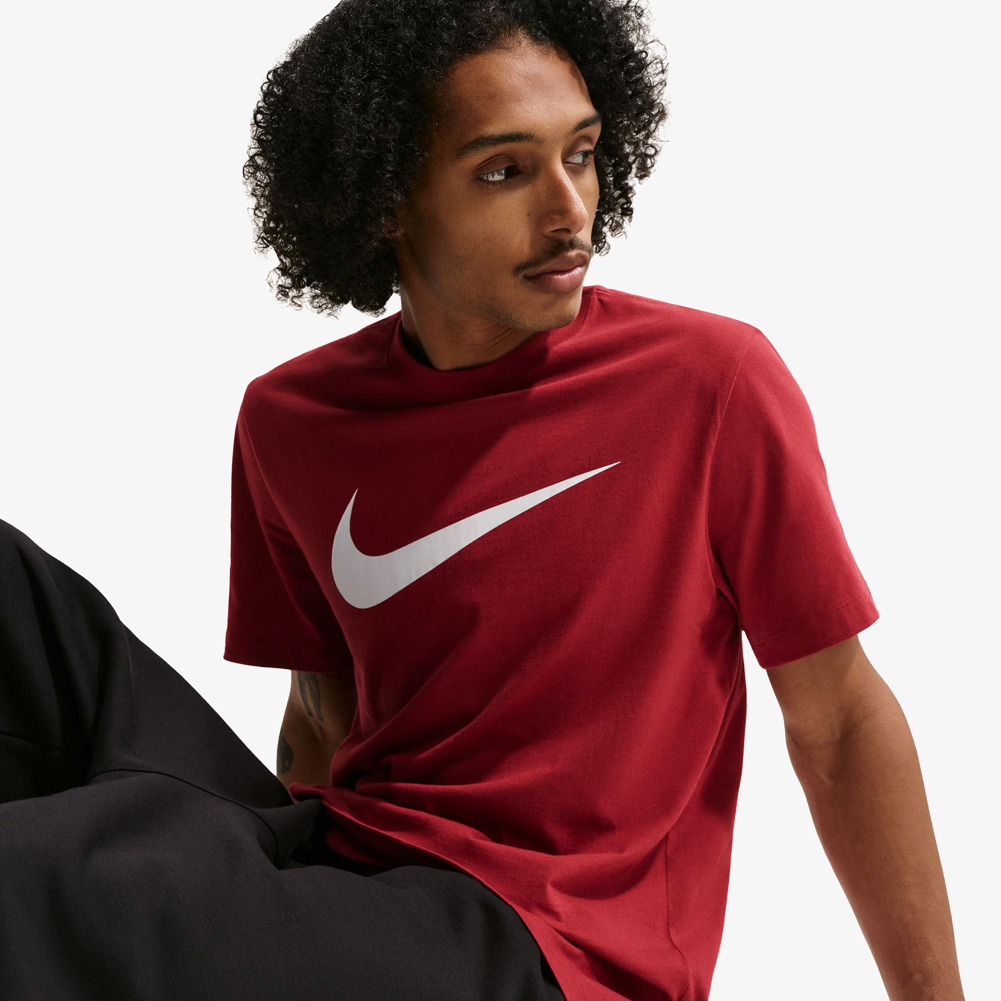 Nike Sportswear Icon Swoosh Erkek Kırmızı T-Shirt