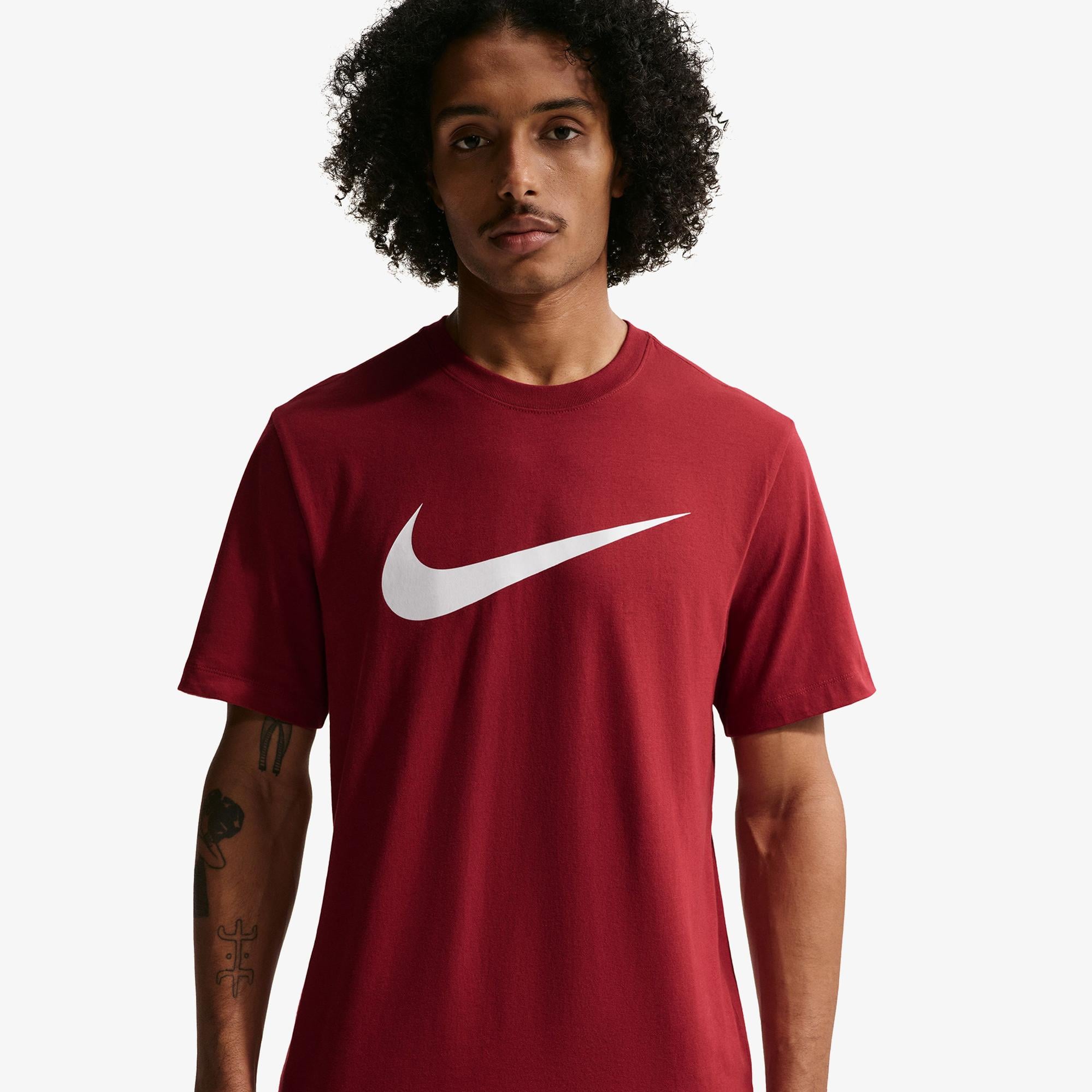 Nike Sportswear Icon Swoosh Erkek Kırmızı T-Shirt