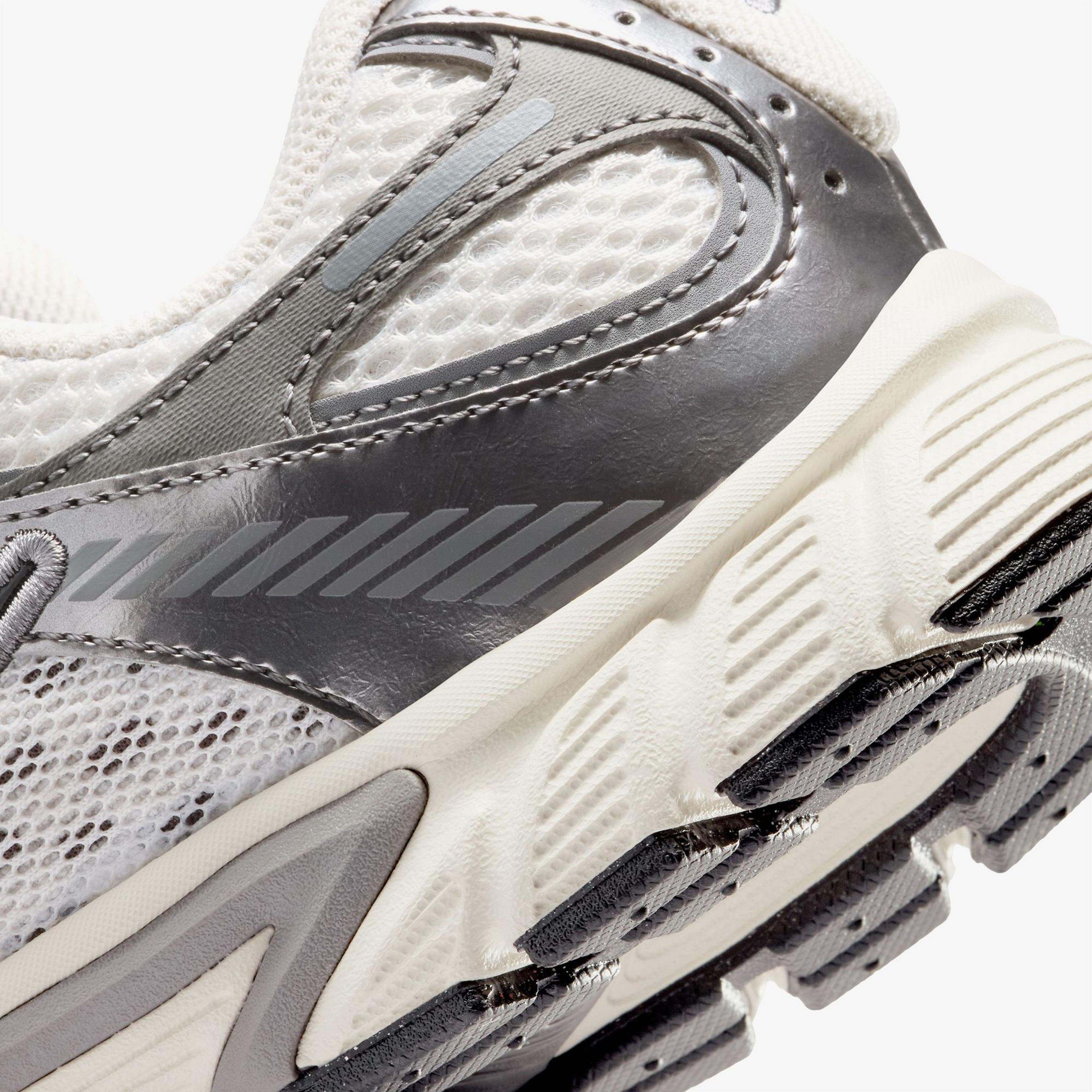 Nike V5 RNR Gri Spor Ayakkabı