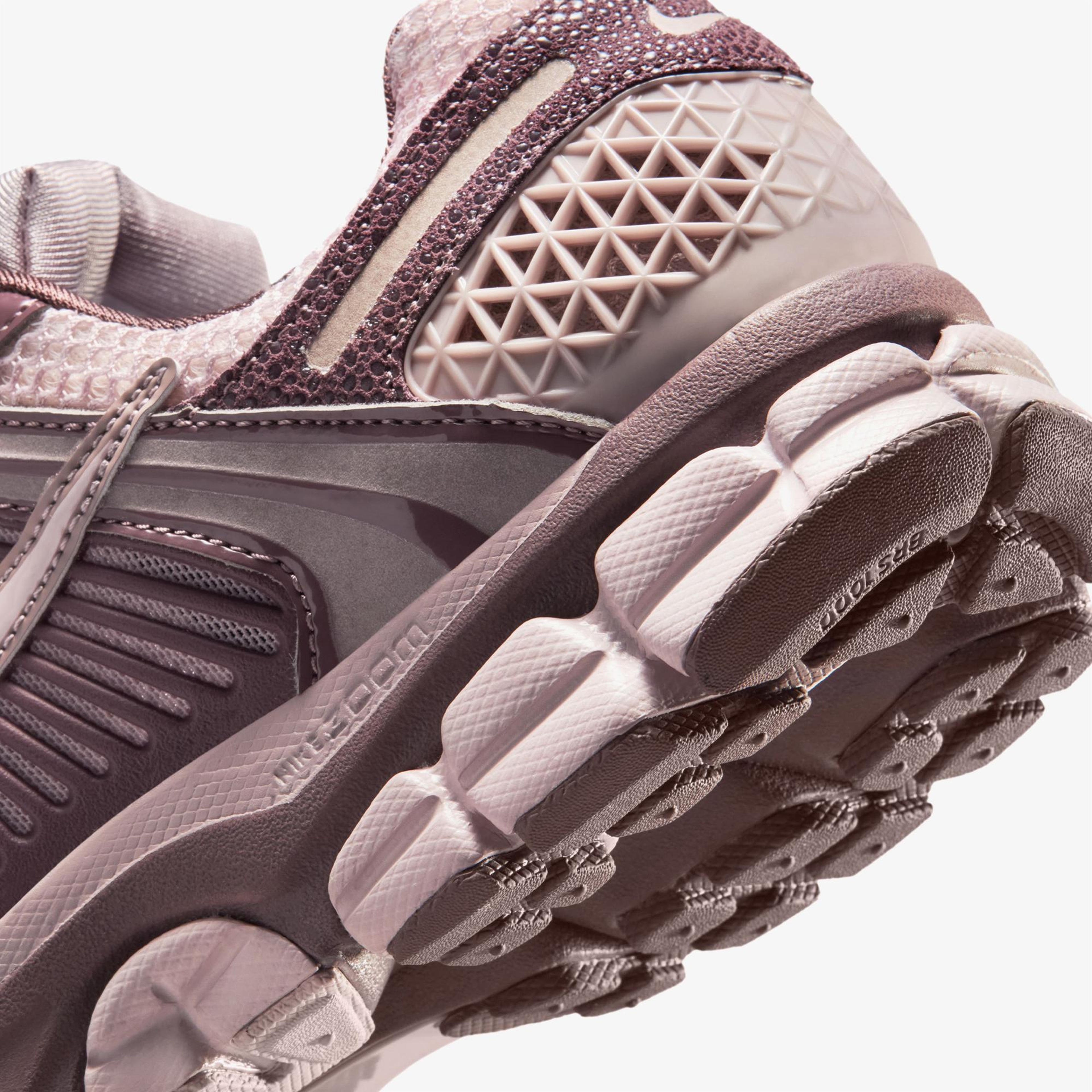 Nike Zoom Vomero 5 Kadın Pembe Spor Ayakkabı