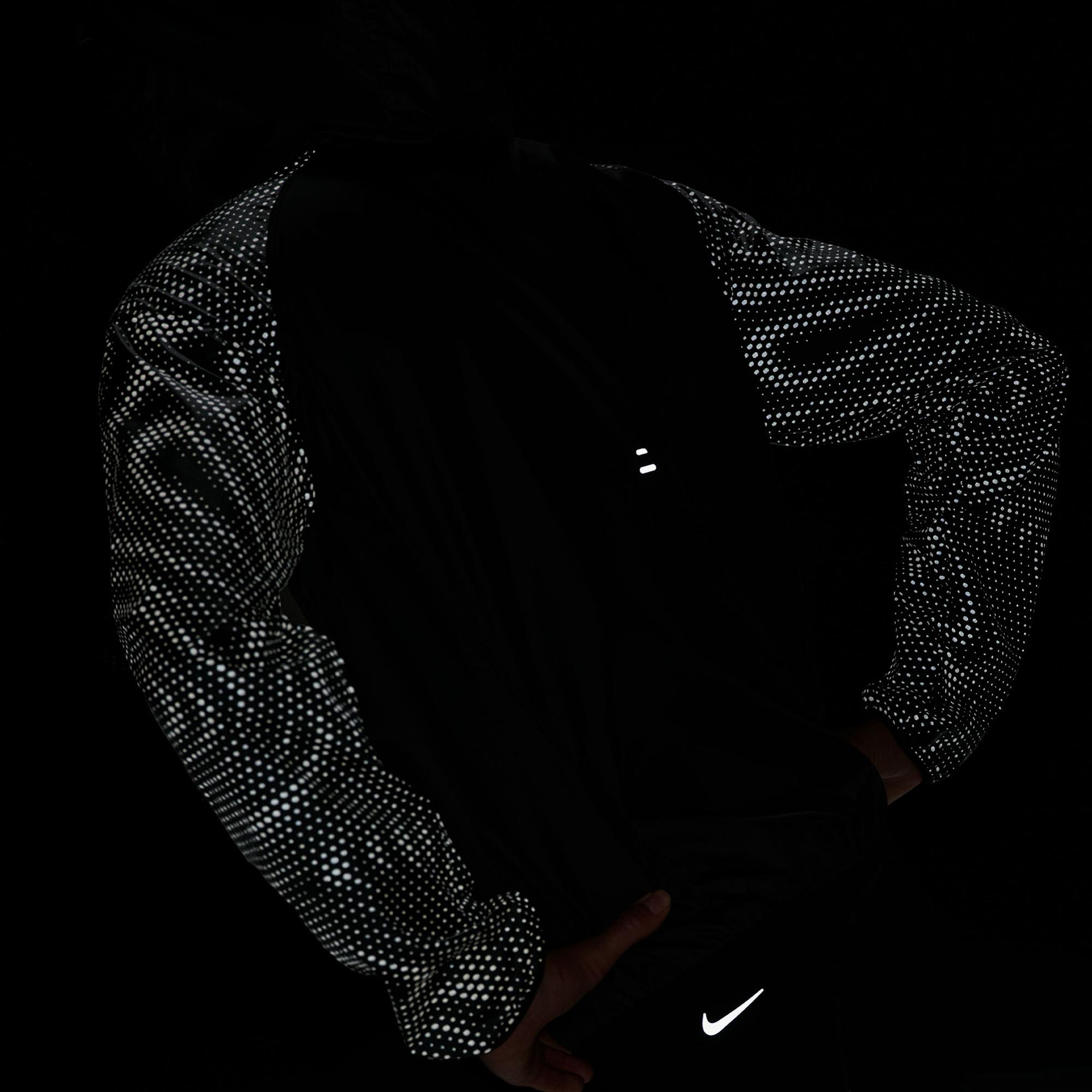 Nike Tempo Repel Flash Kadın Siyah Ceket