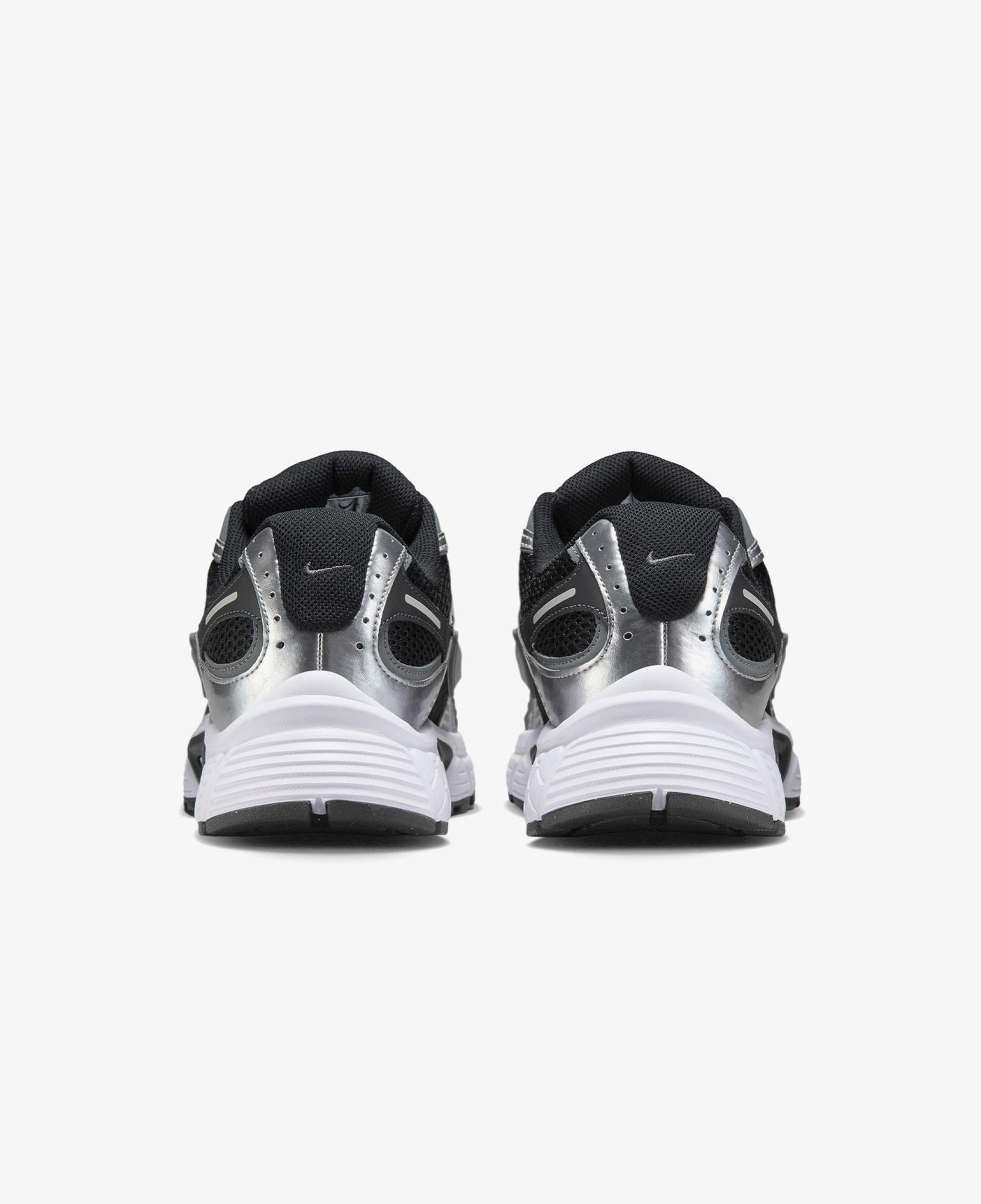 Nike V5 RNR Erkek Siyah Spor Ayakkabı