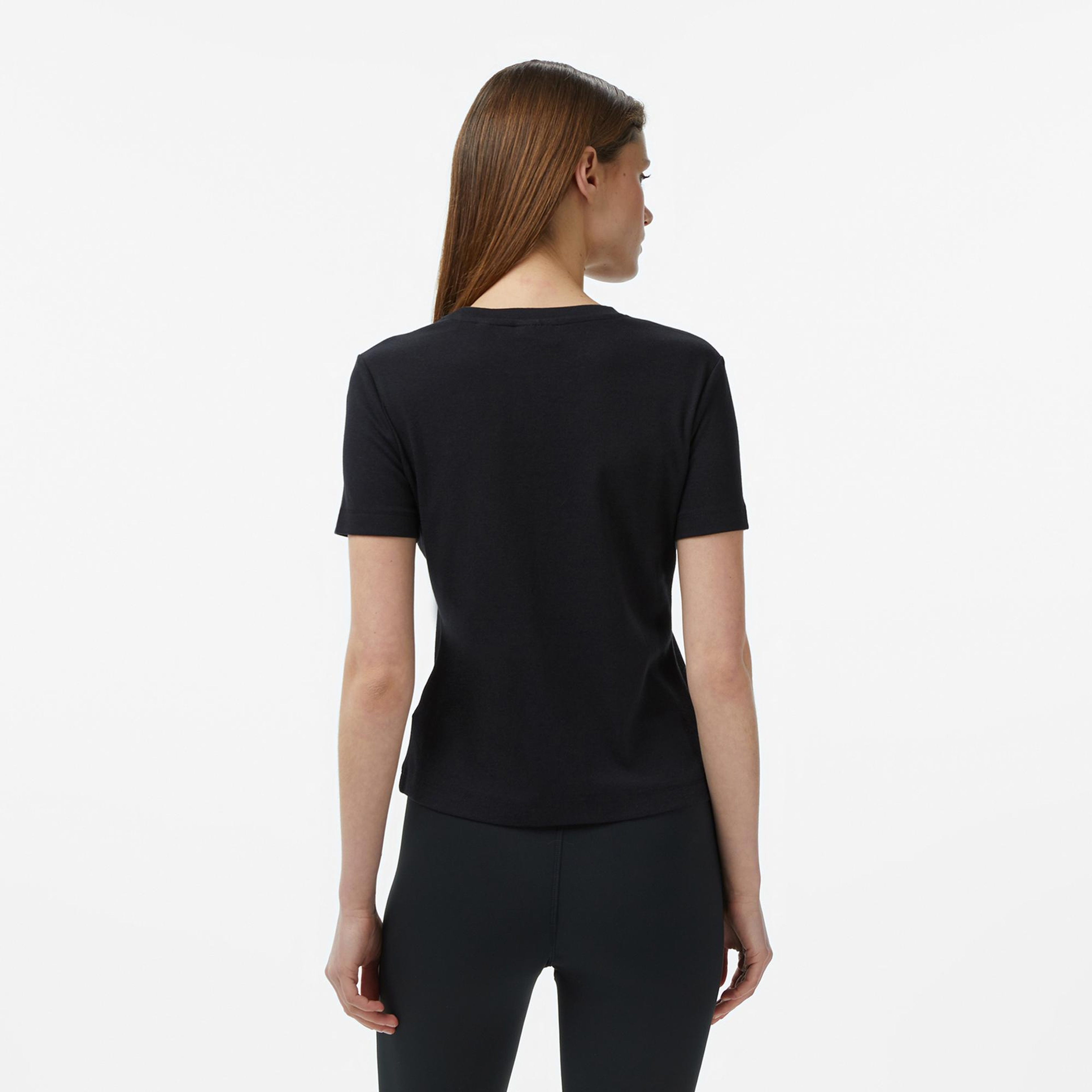 Guess Sonia Aktif Modal Karışımlı Slim Fit Kadın Siyah T-Shirt