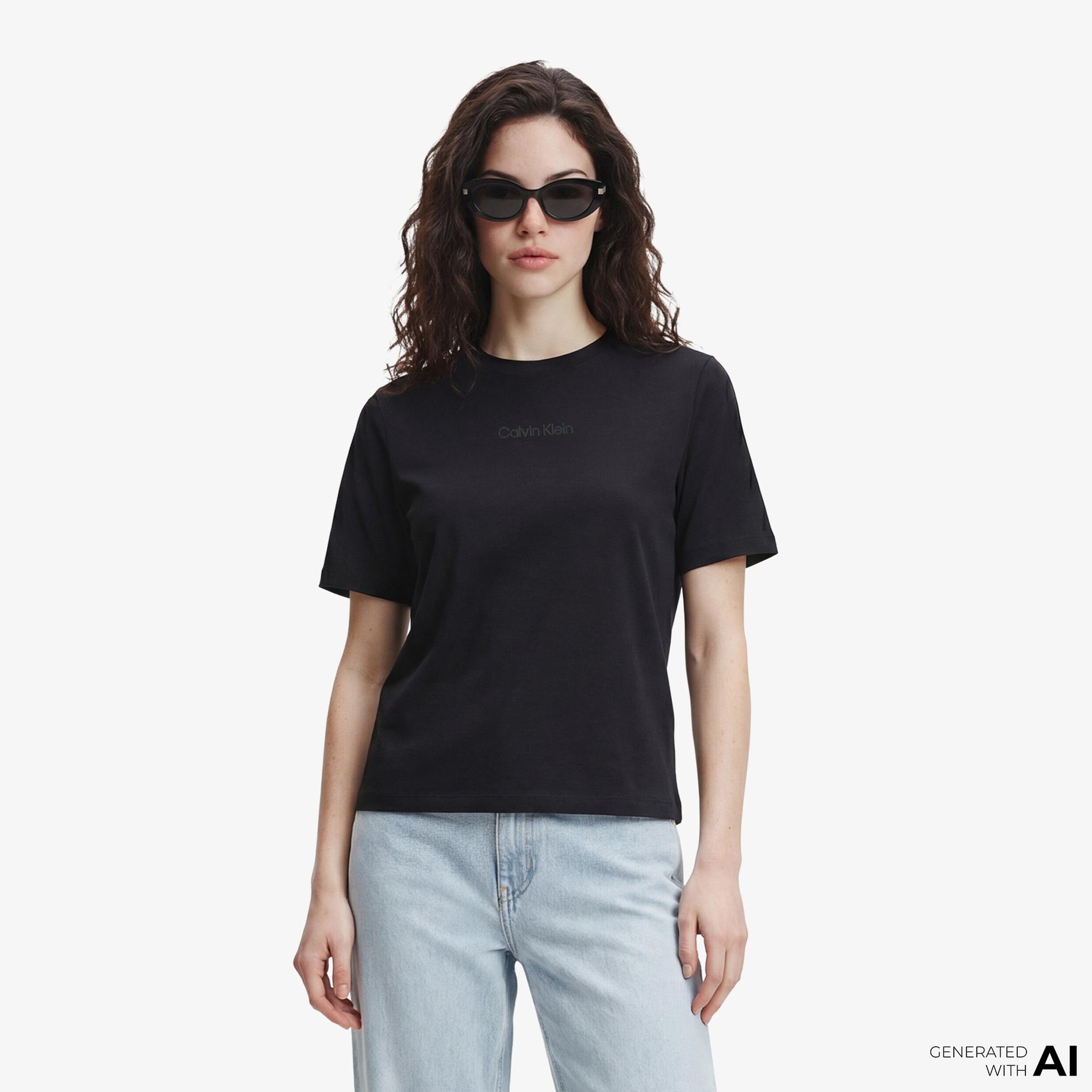 Calvin Klein Classic 20S Logo Grap Kadın Siyah T-Shirt