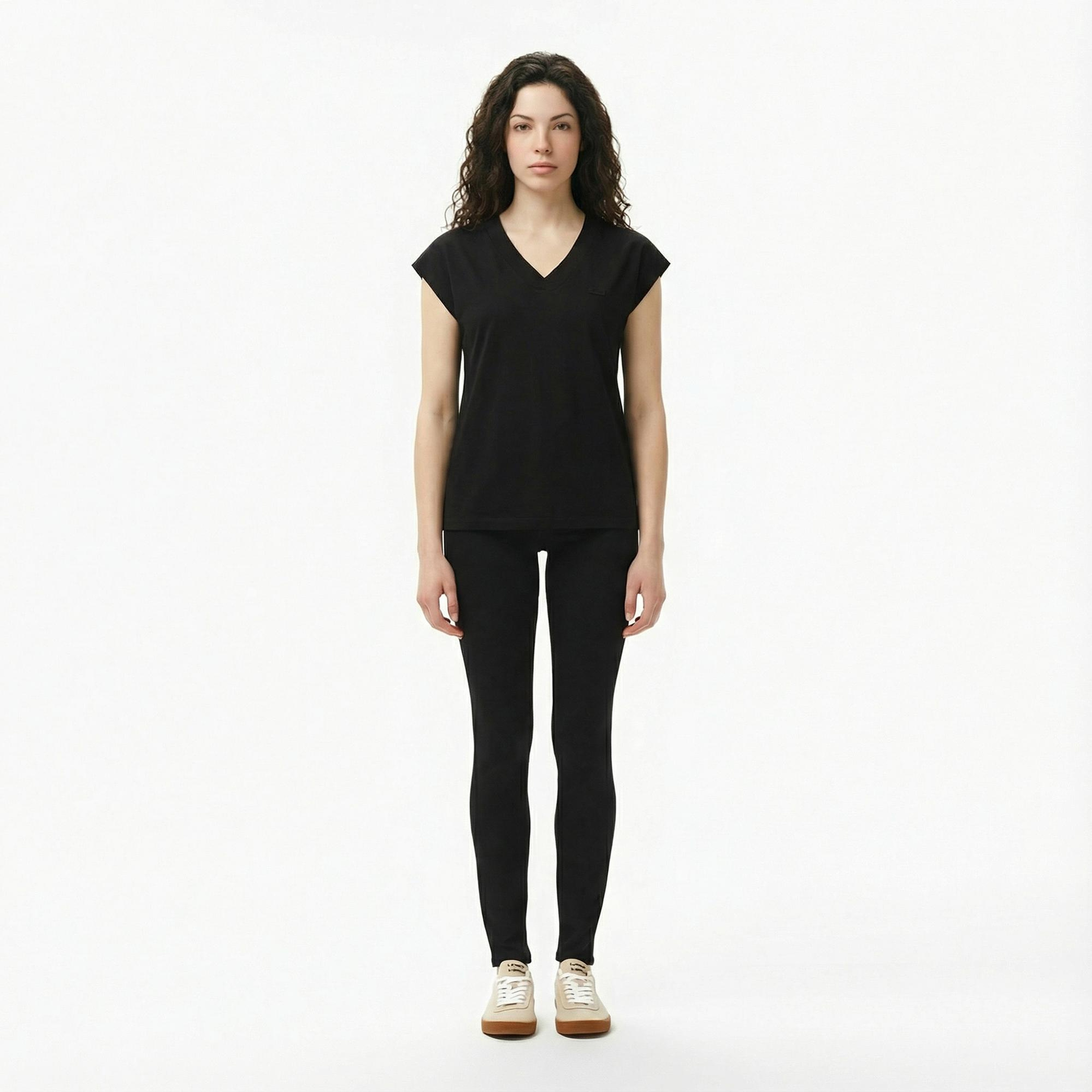 Lacoste Kadın Slim Fit V Yaka Siyah T-Shirt