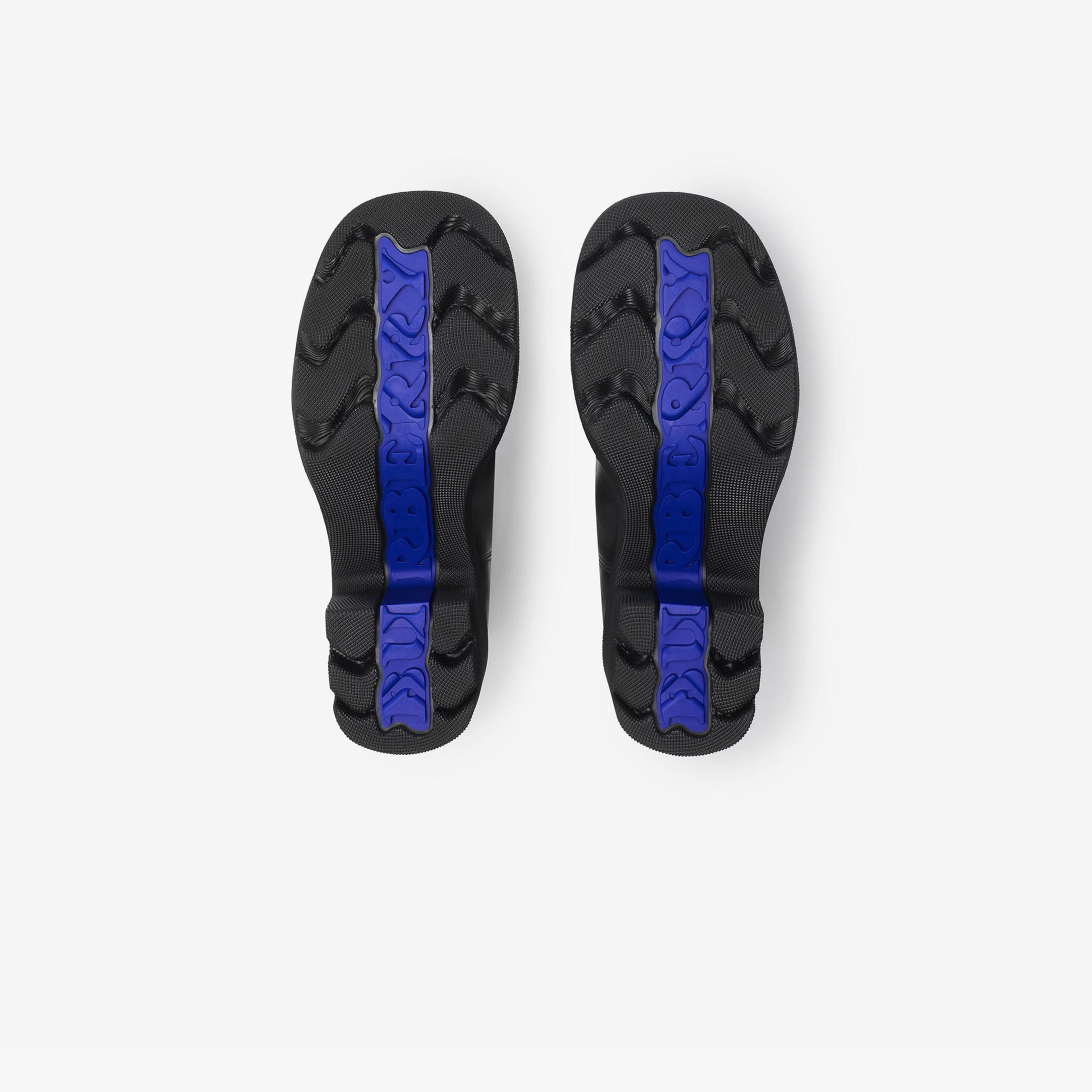 Burberry Leather Stride Chelsea Kadın Siyah Bot