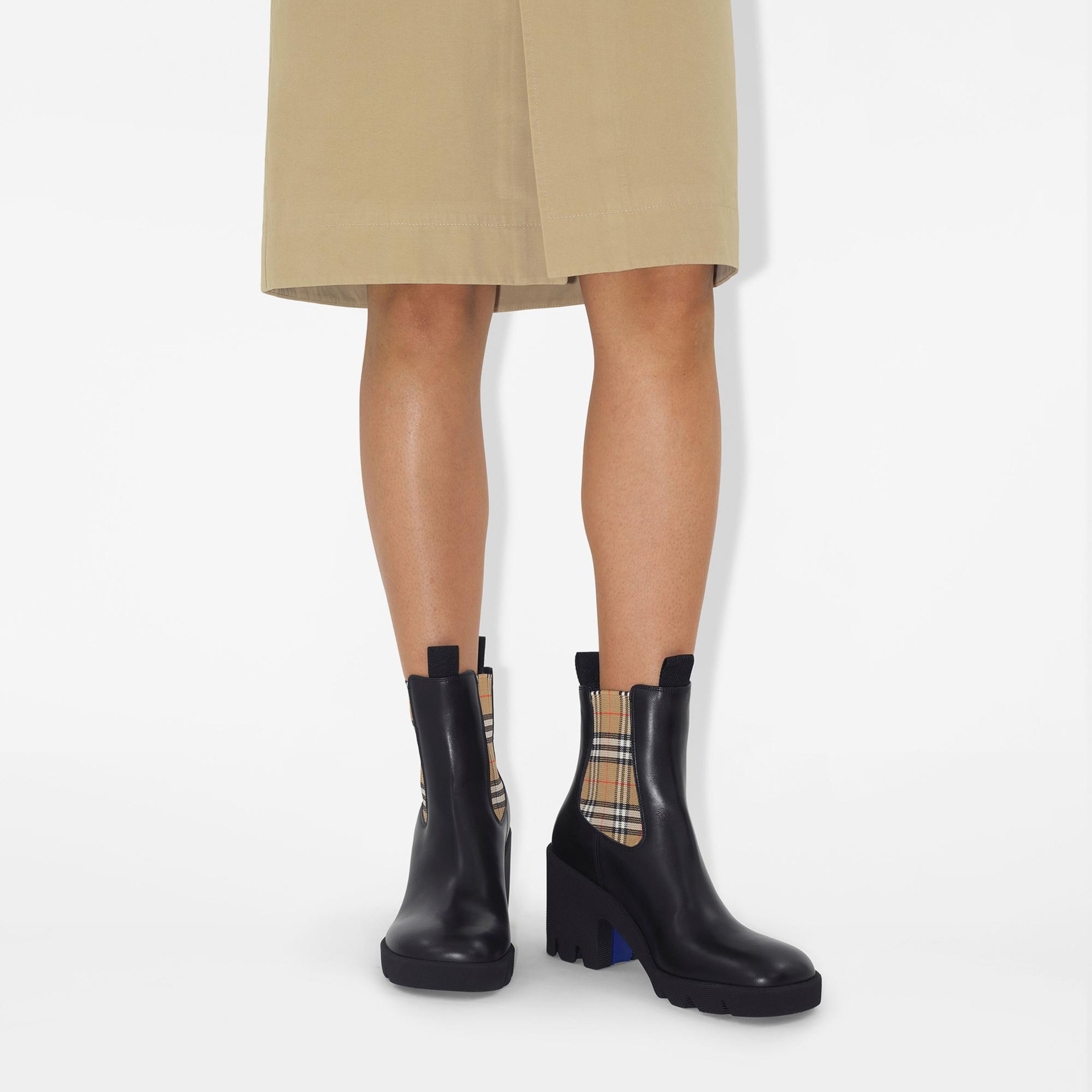 Burberry Leather Stride Chelsea Kadın Siyah Bot