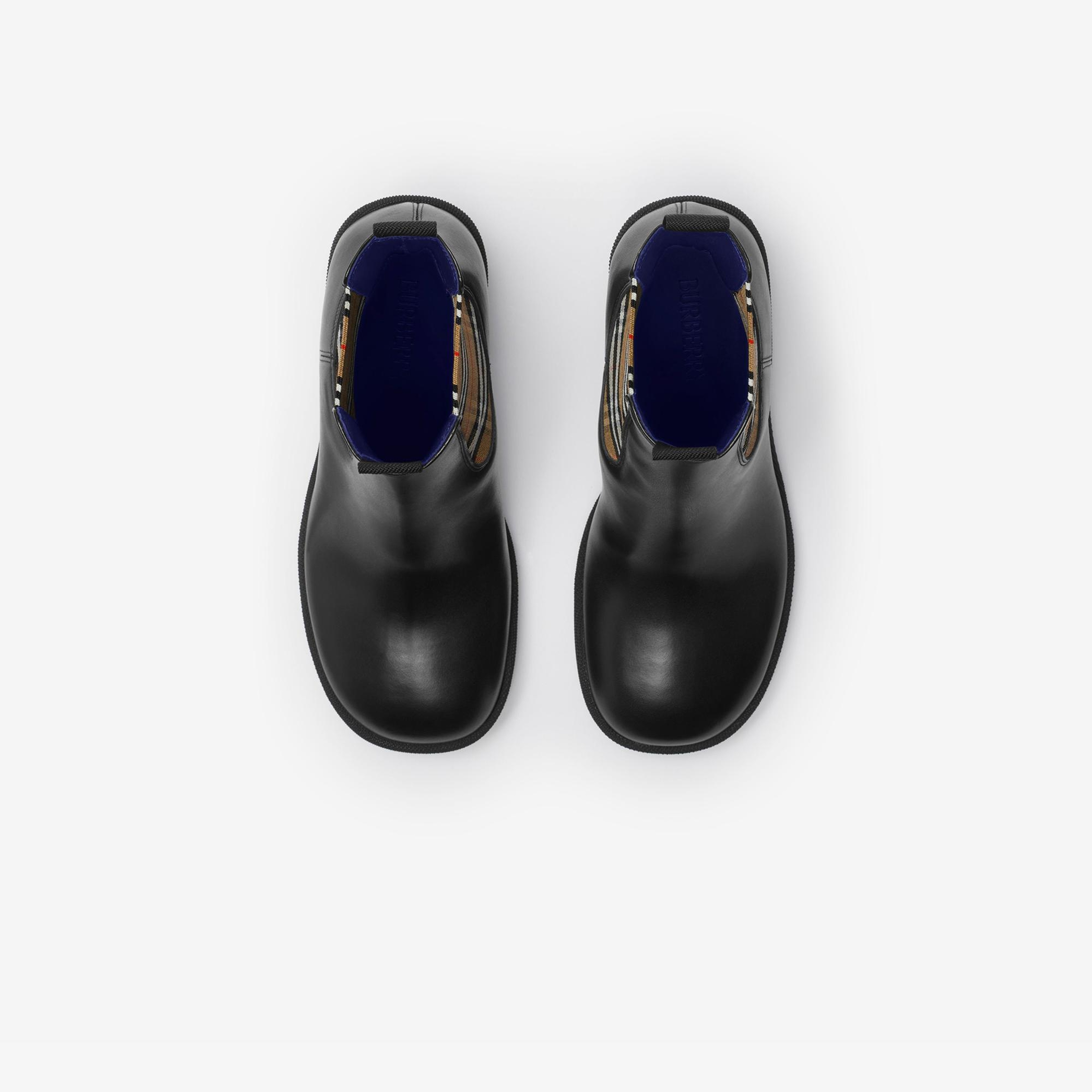 Burberry Leather Stride Chelsea Kadın Siyah Bot