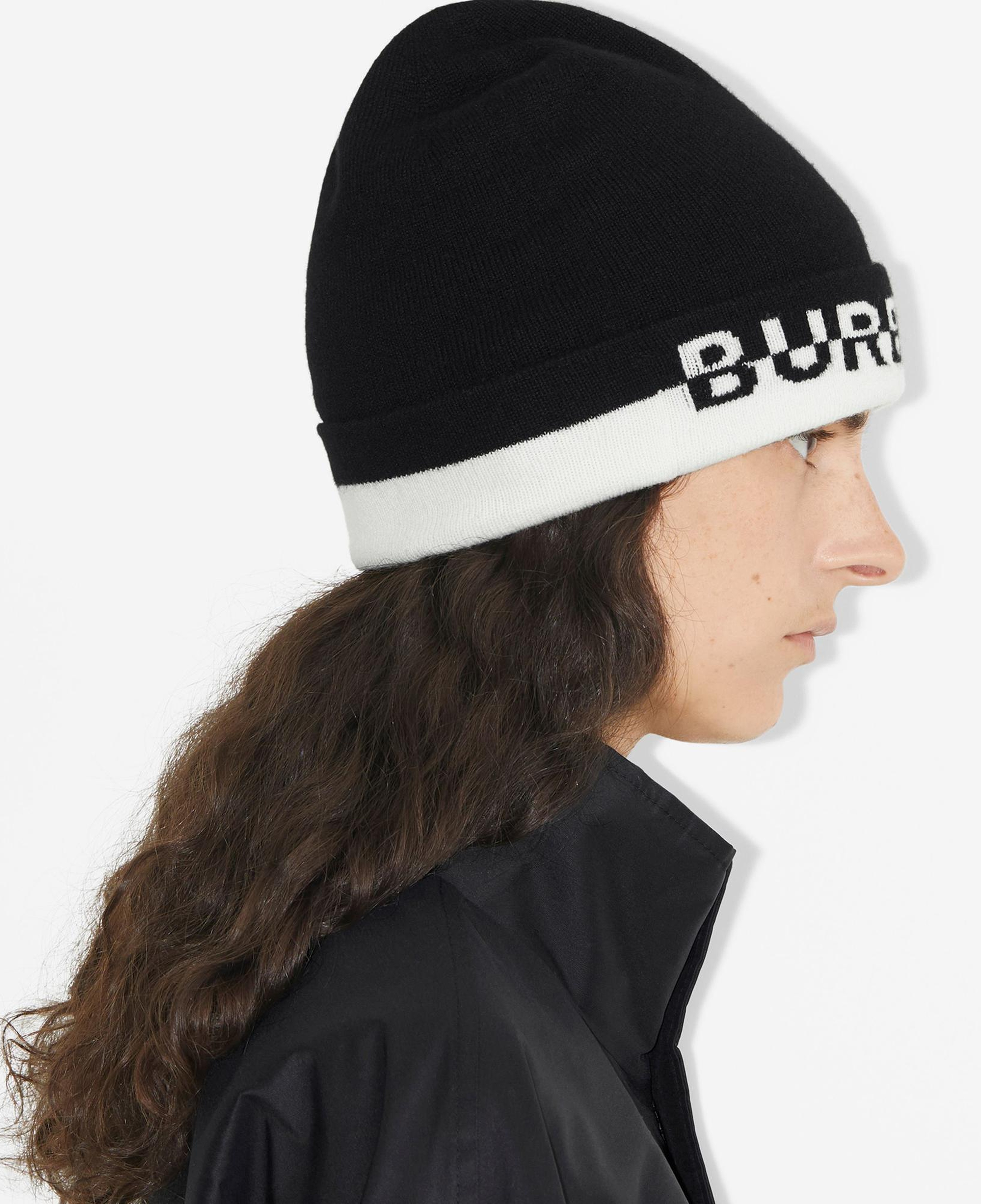 Burberry Core Logo Intarsia Cashmere Kadın Siyah Bere