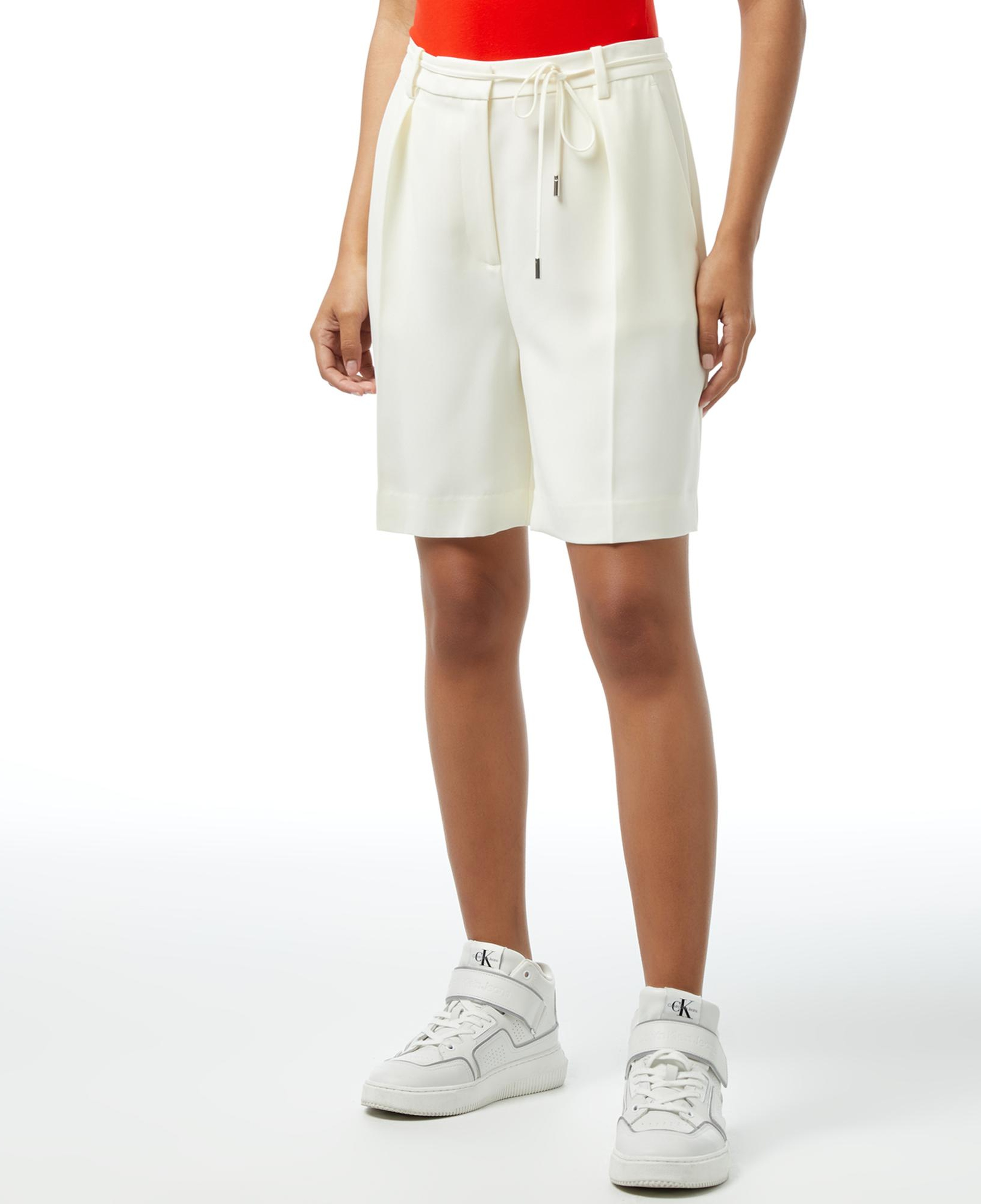 Calvin Klein Premium Essentials Kadın Beyaz Şort