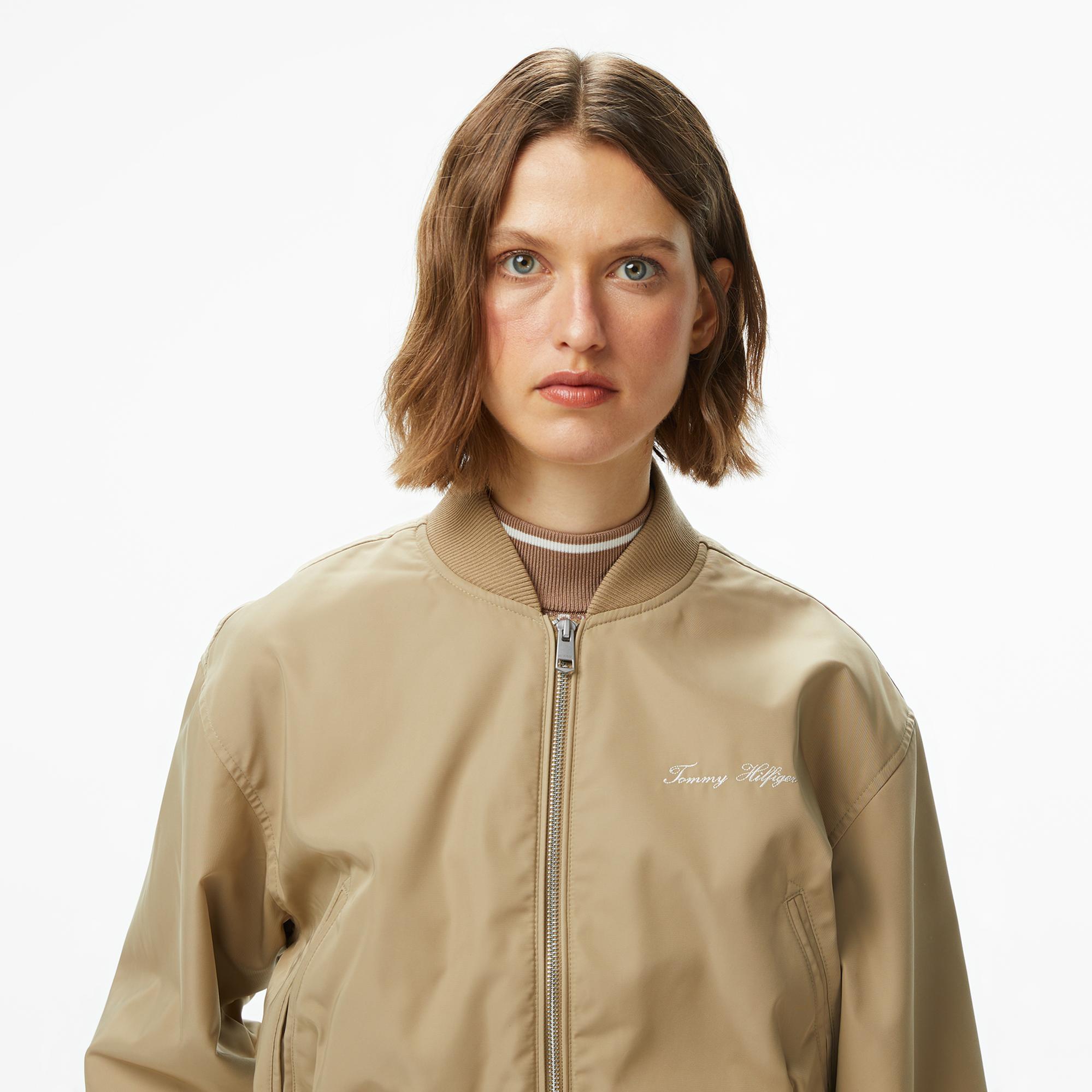 Tommy Hilfiger Nylon Regular Cropped Kadın Bomber Bej Ceket