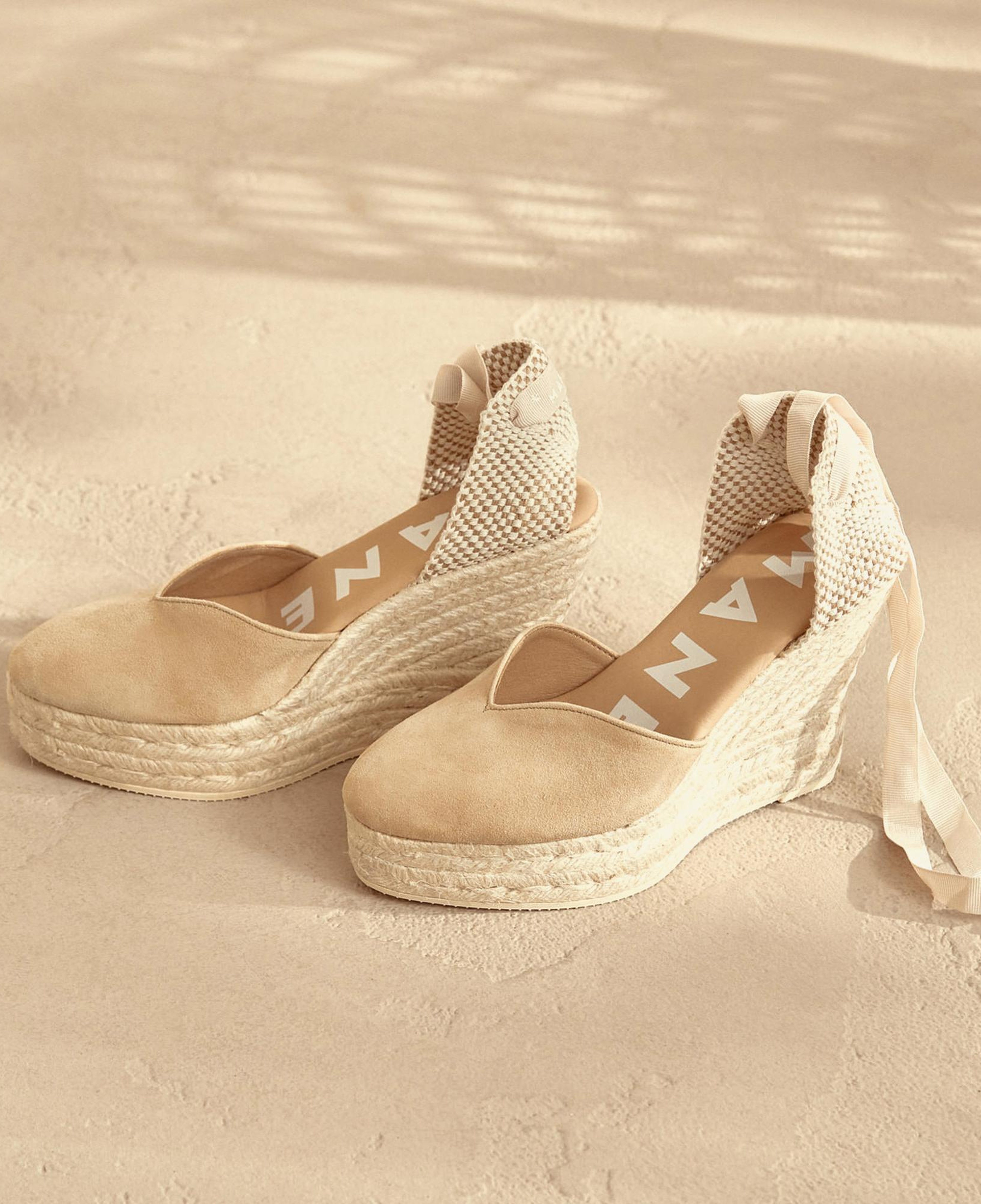 Manebi Hamptons Heart-Shaped Wedge Kadın Bej Dolgu Topuk Ayakkabı