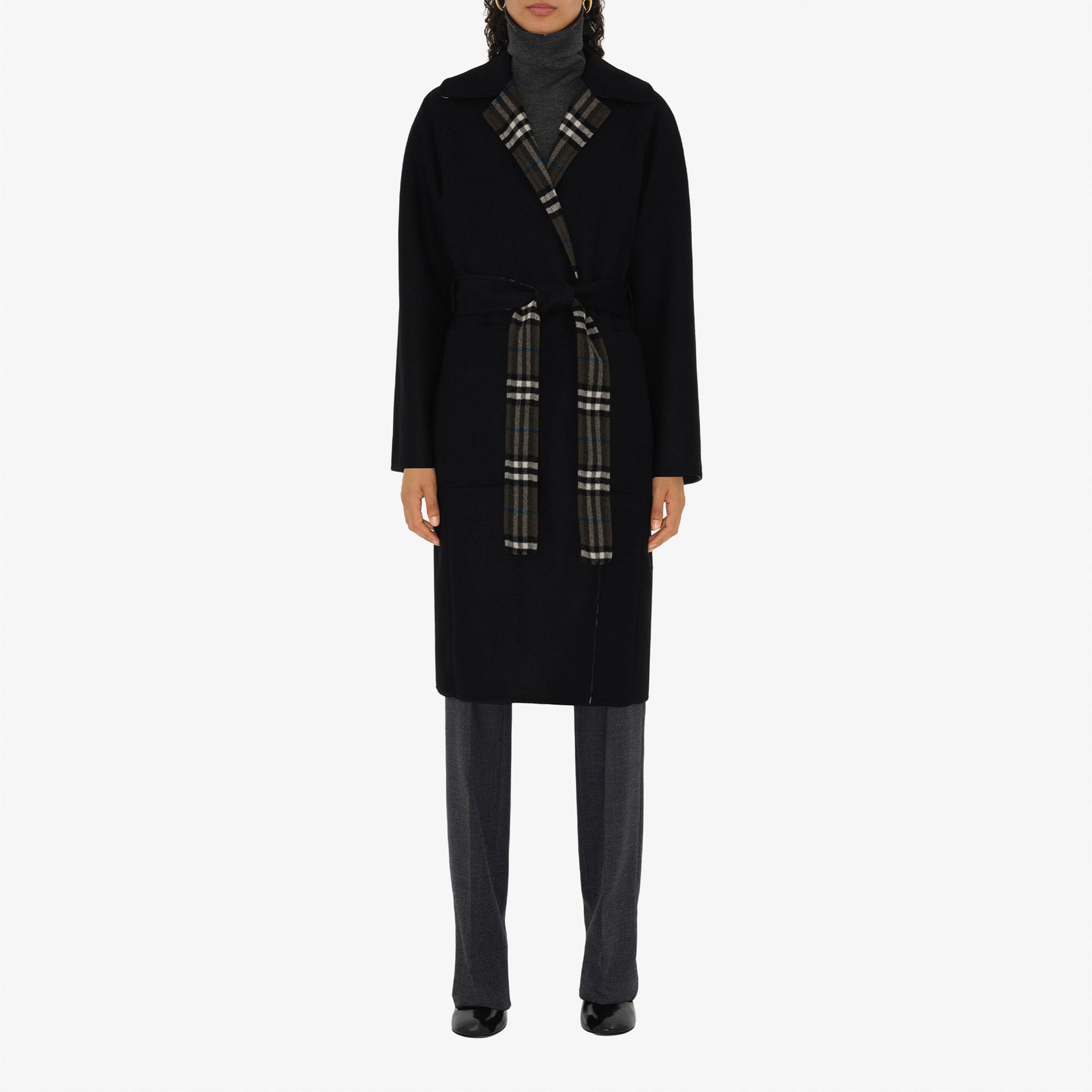 Burberry Giu Reversible Wool Wrap Kadın Siyah Palto