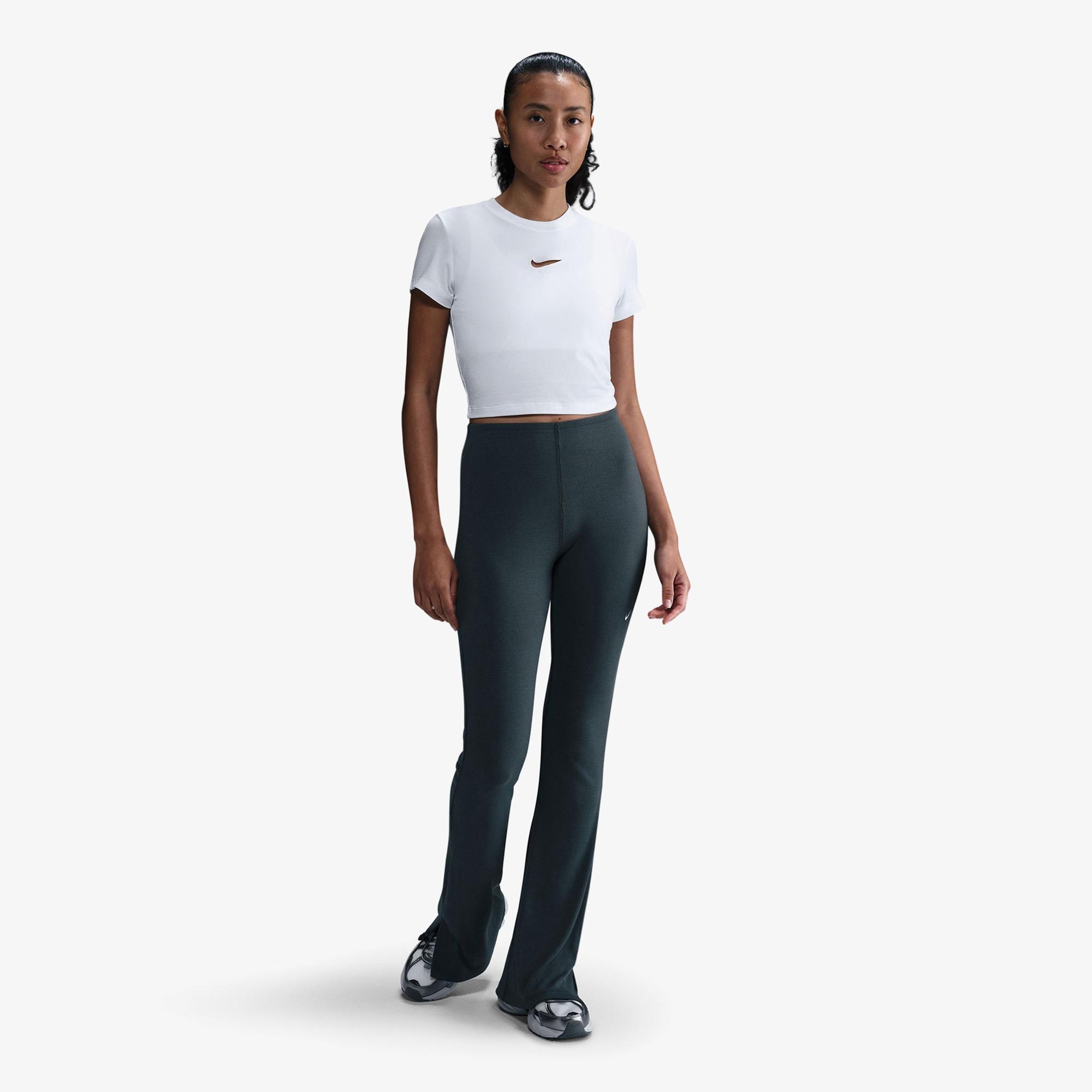 Nike Sportswear Chill Knit Kadın Beyaz T-Shirt