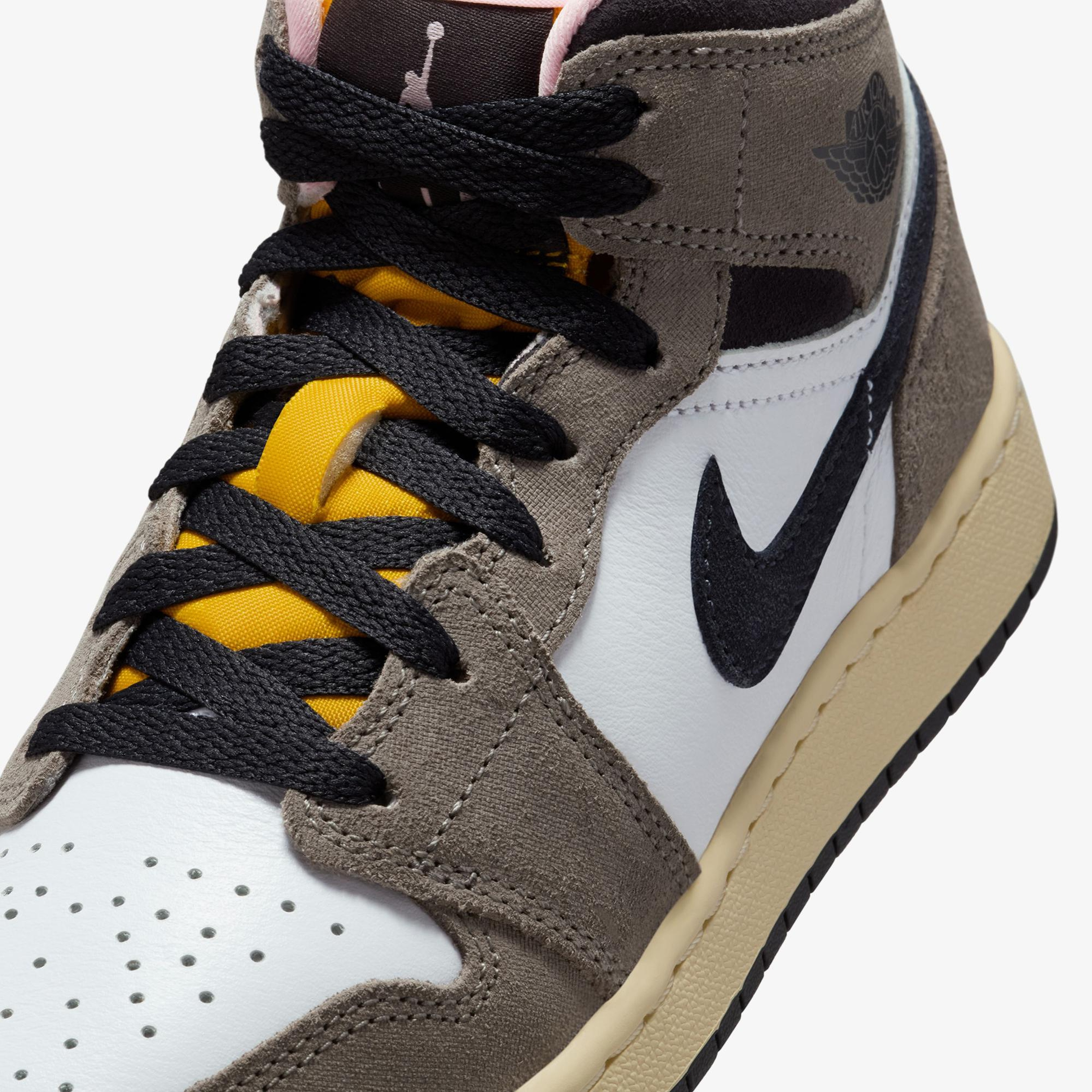 Jordan Air 1 Mid SE Beyaz Spor Ayakkabı