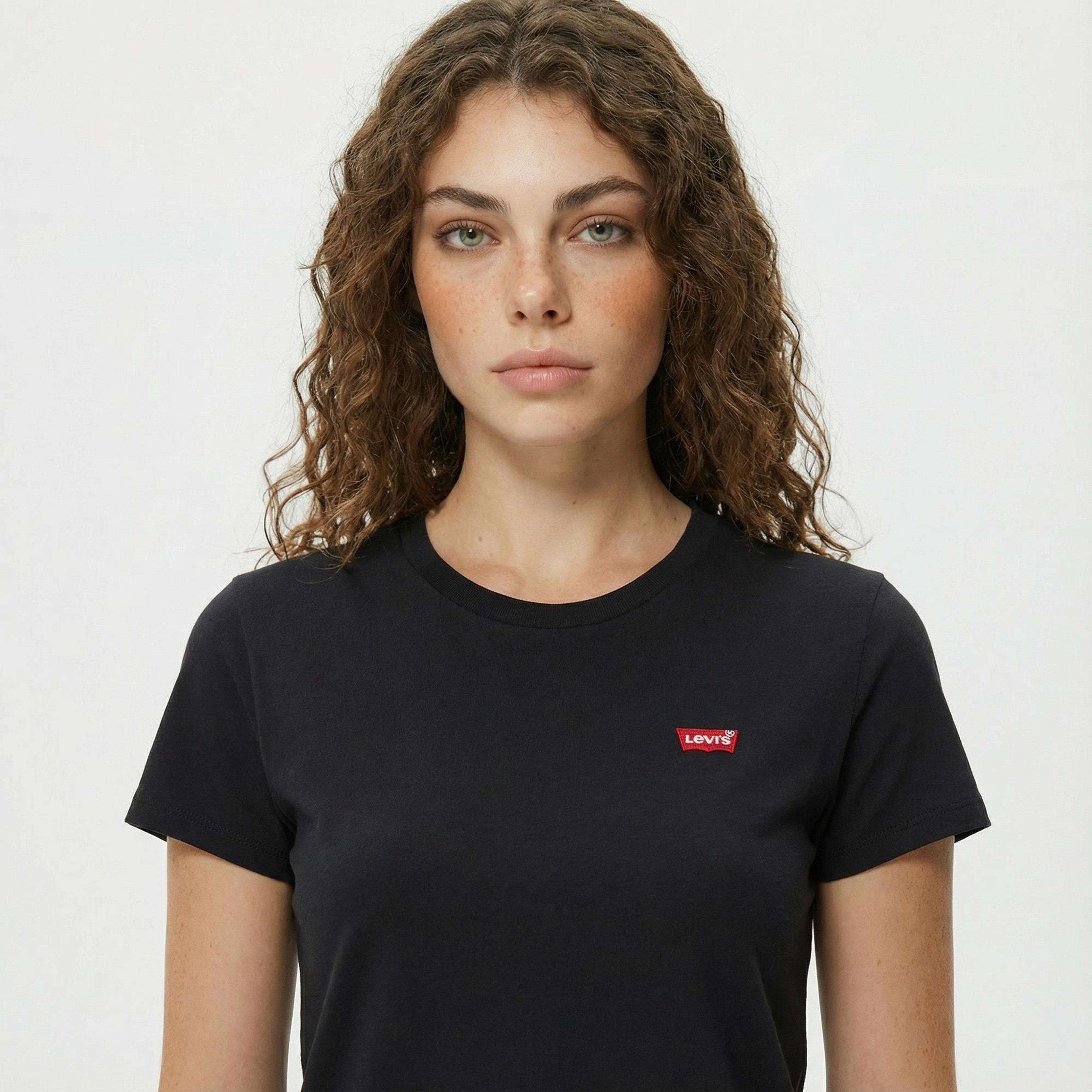 Levi's Perfect Mineral 4 Black X Graphic Kadın Siyah T-Shirt