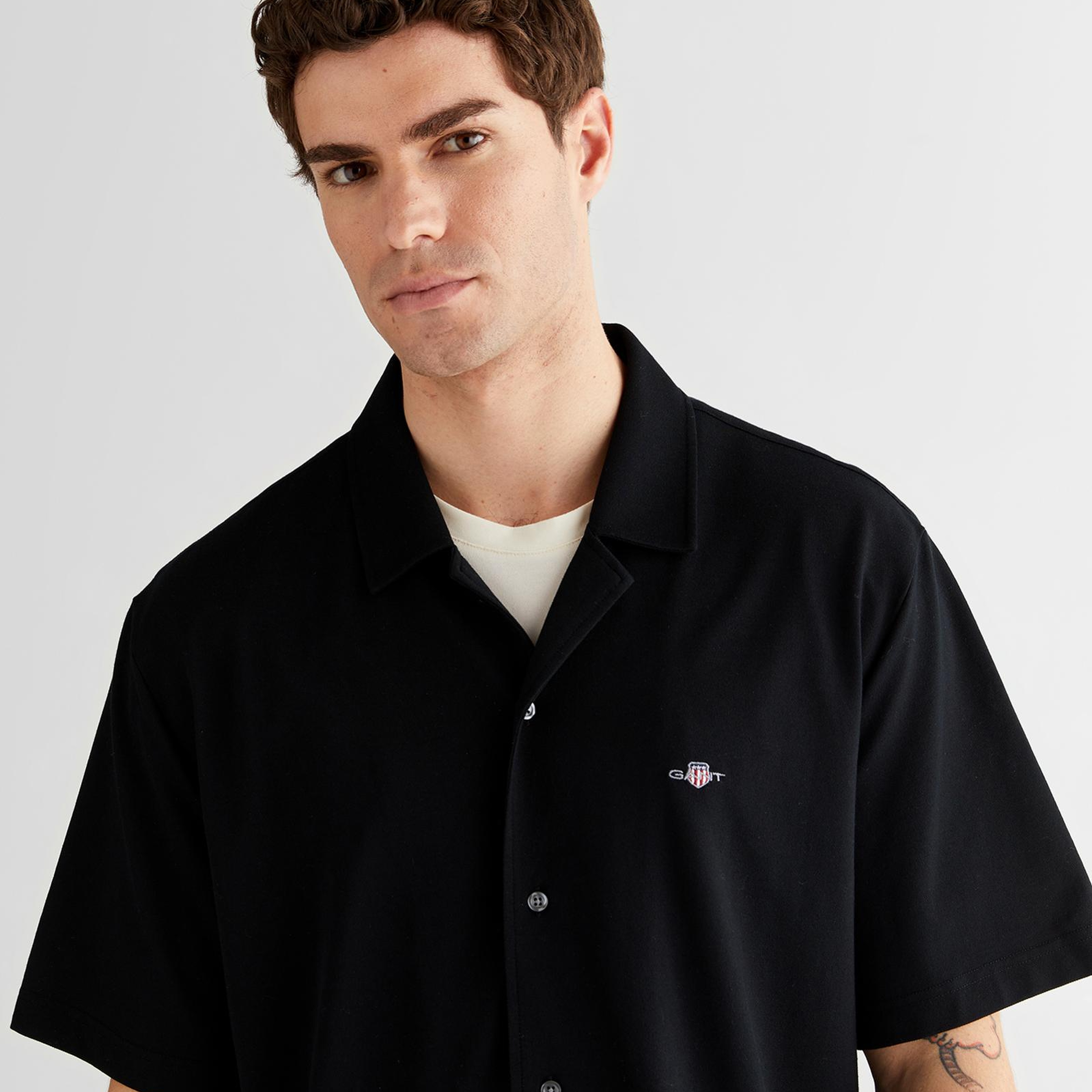 GANT Erkek Siyah Düğmeli Yaka Logolu Gömlek