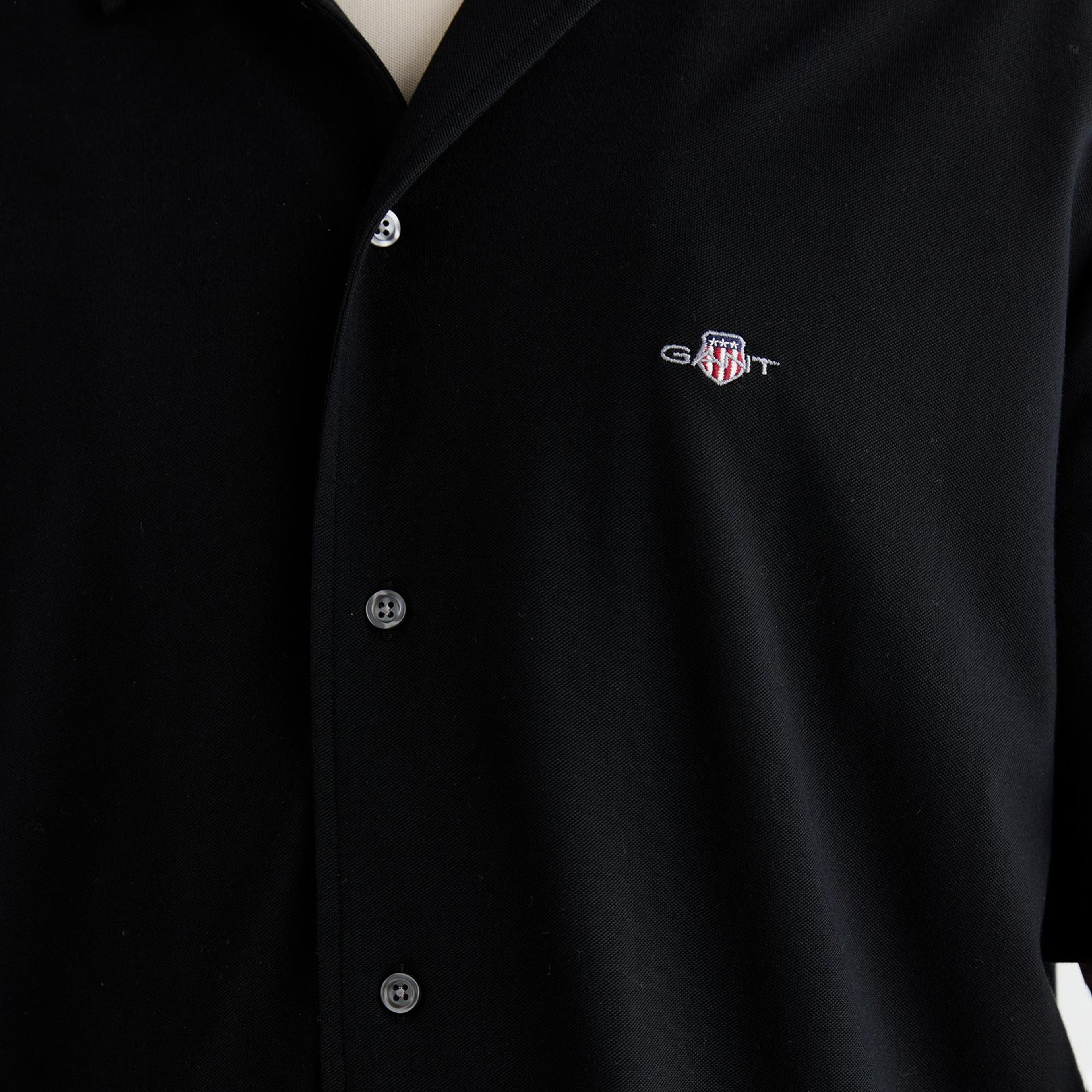 GANT Erkek Siyah Düğmeli Yaka Logolu Gömlek