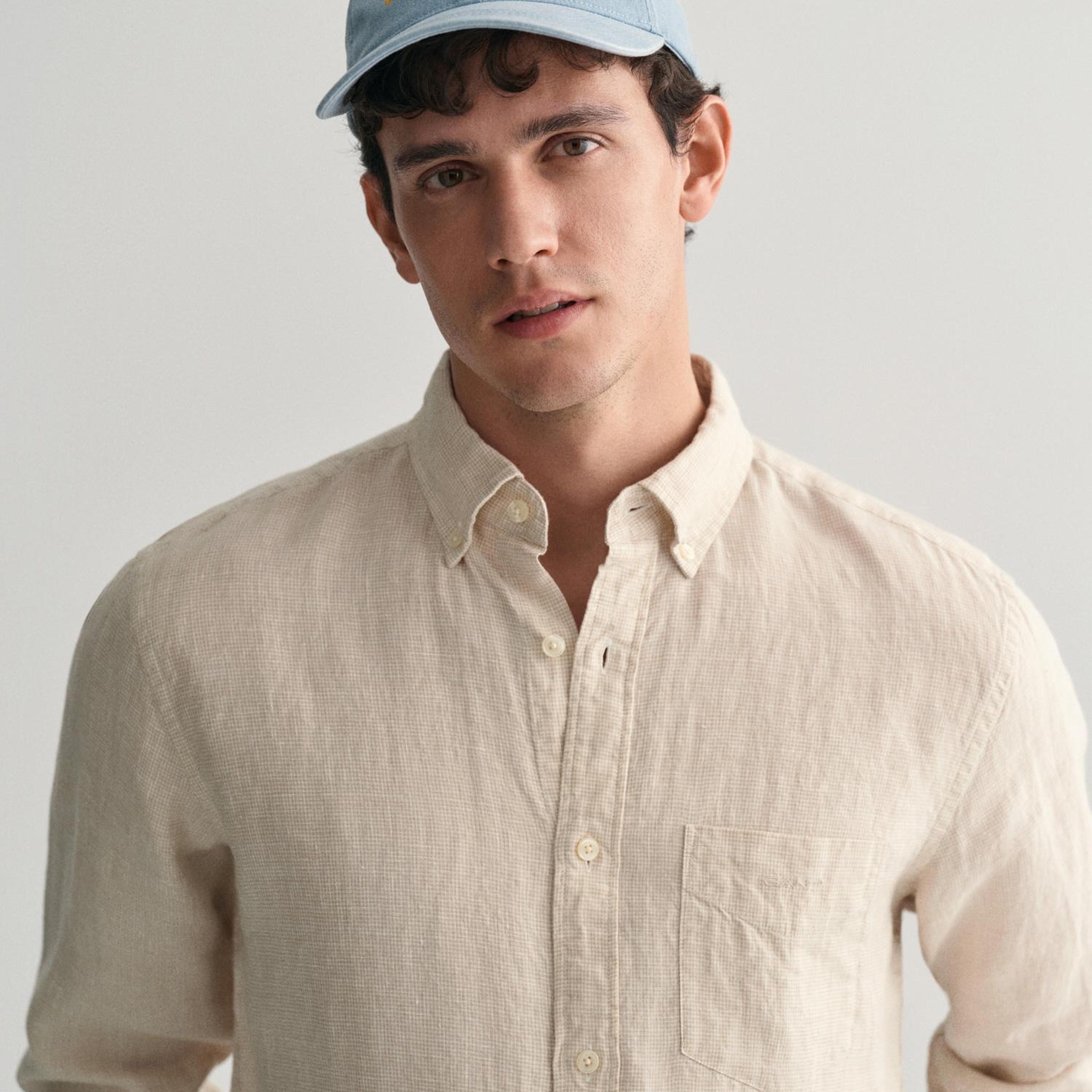 GANT Erkek Bej Regular Fit Düğmeli Yaka Kareli Keten Gömlek